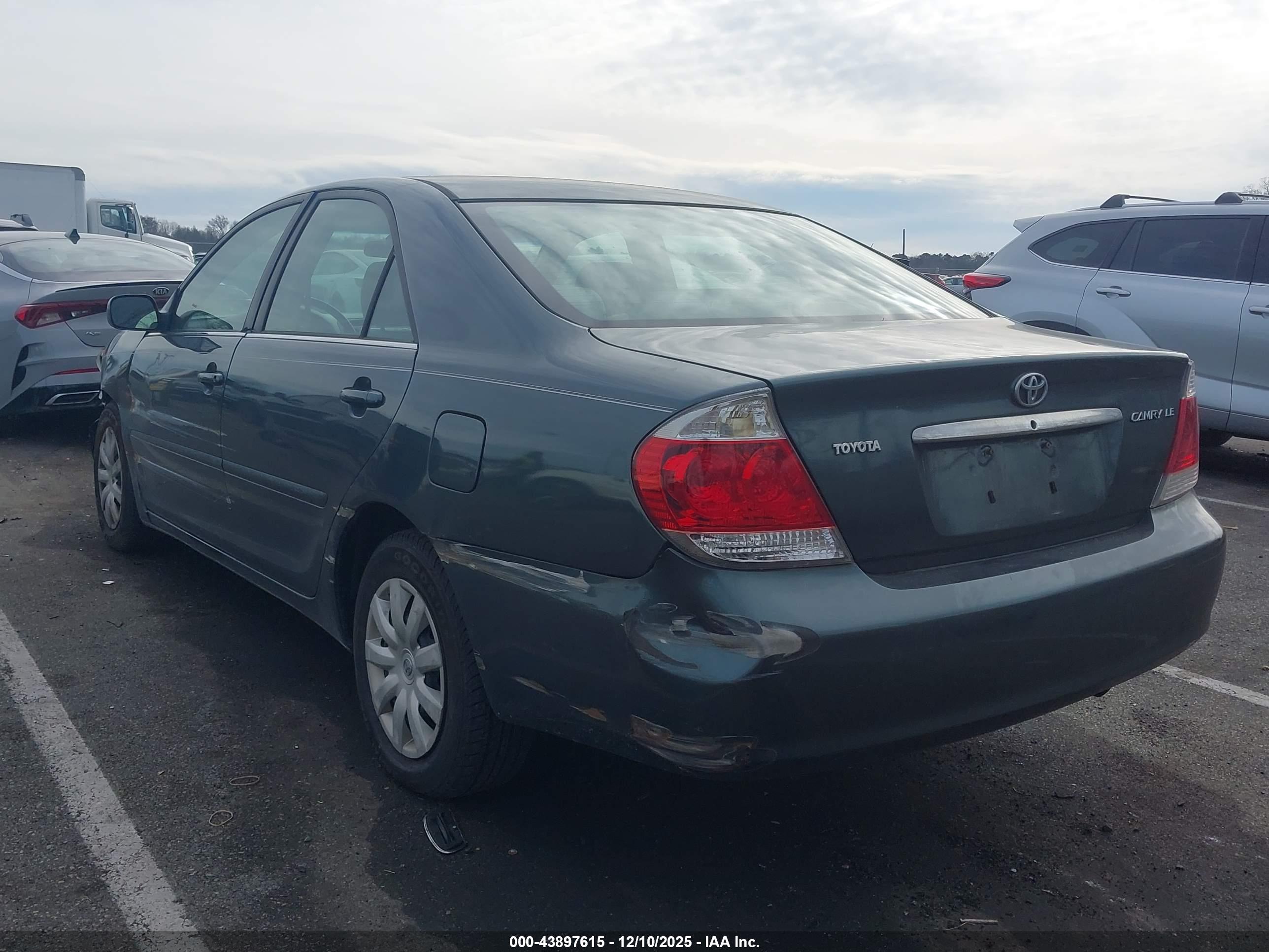 TOYOTA CAMRY image 3