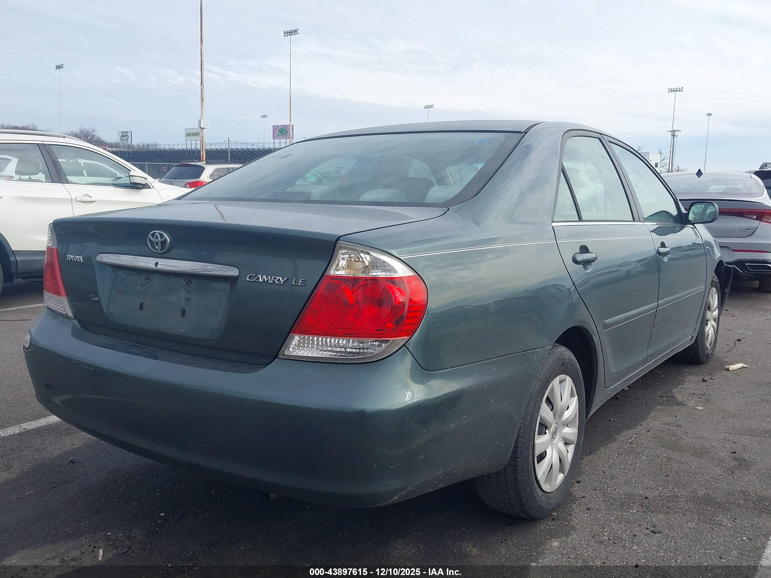 TOYOTA CAMRY image 4