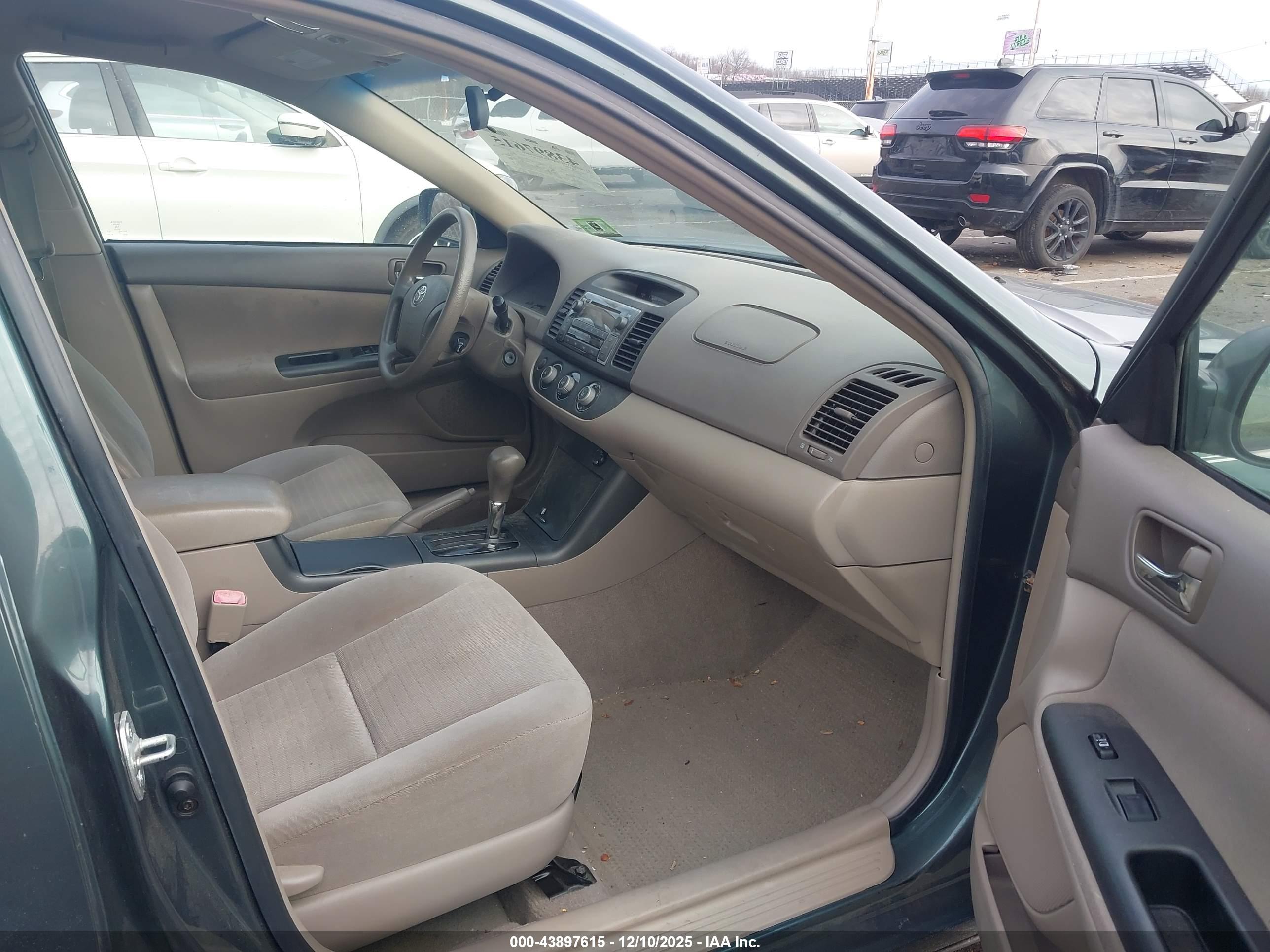 TOYOTA CAMRY image 5