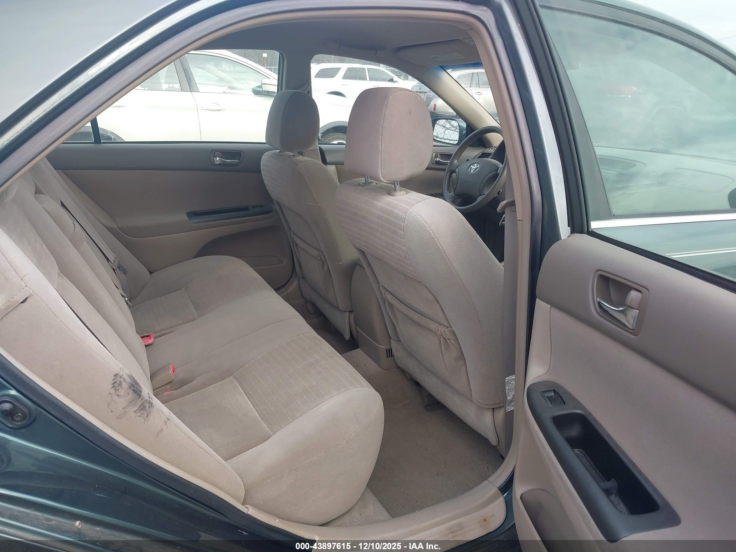 TOYOTA CAMRY image 8