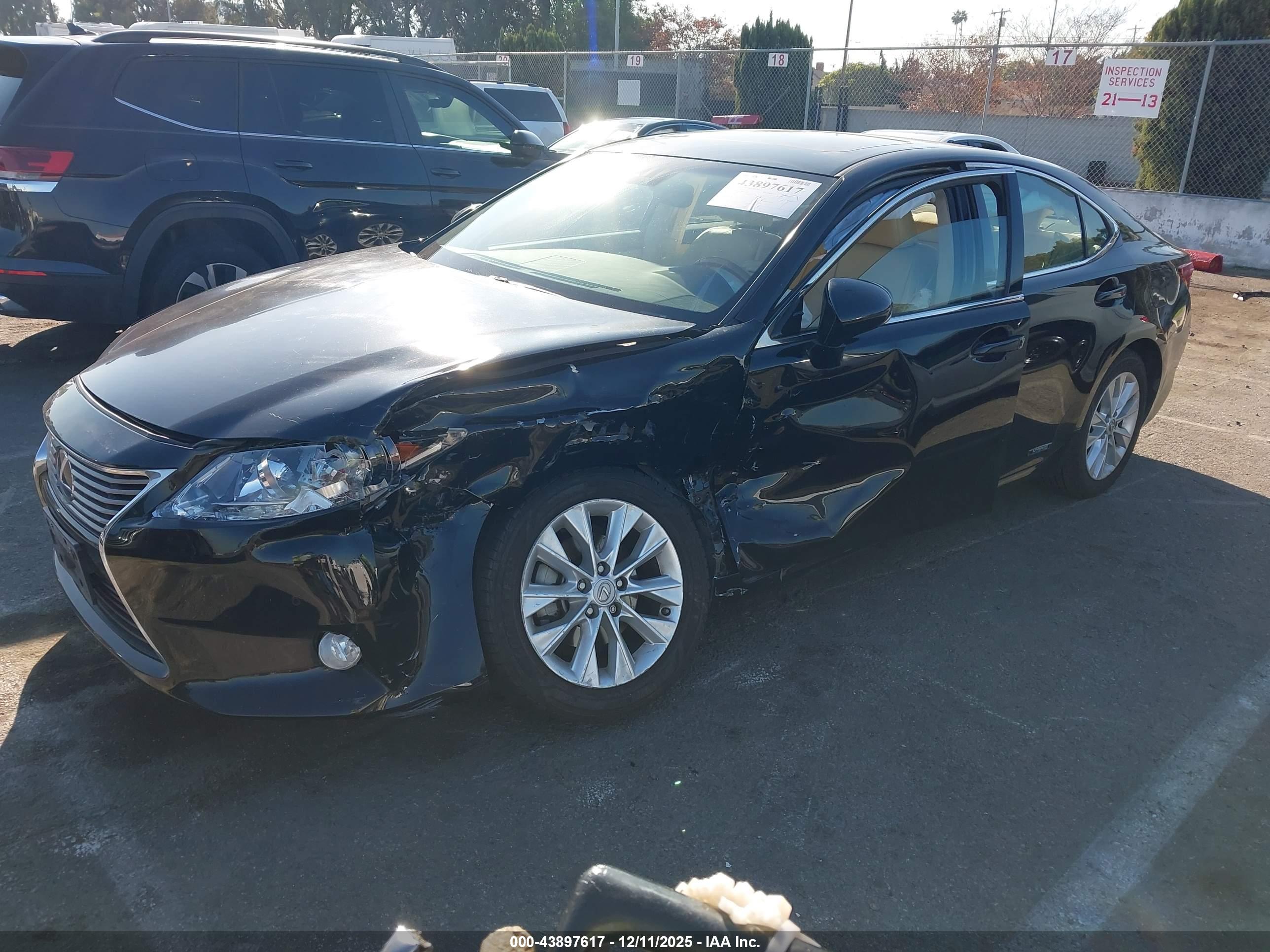 LEXUS ES image 2