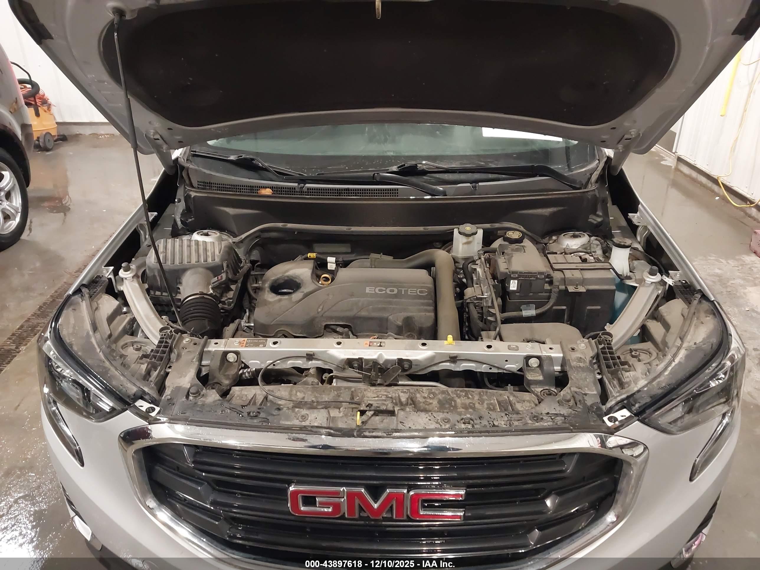 GMC TERRAIN image 10