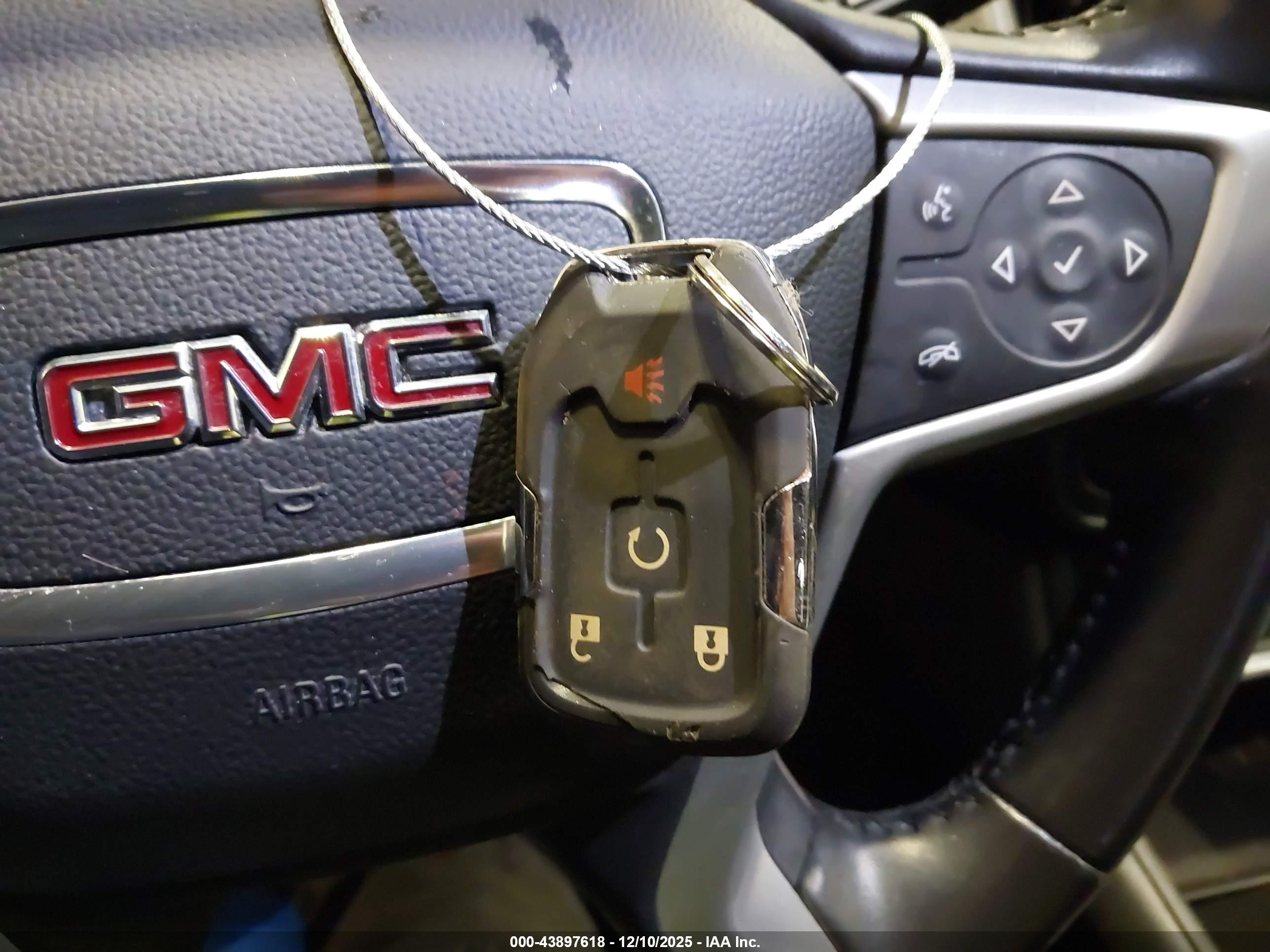 GMC TERRAIN image 11