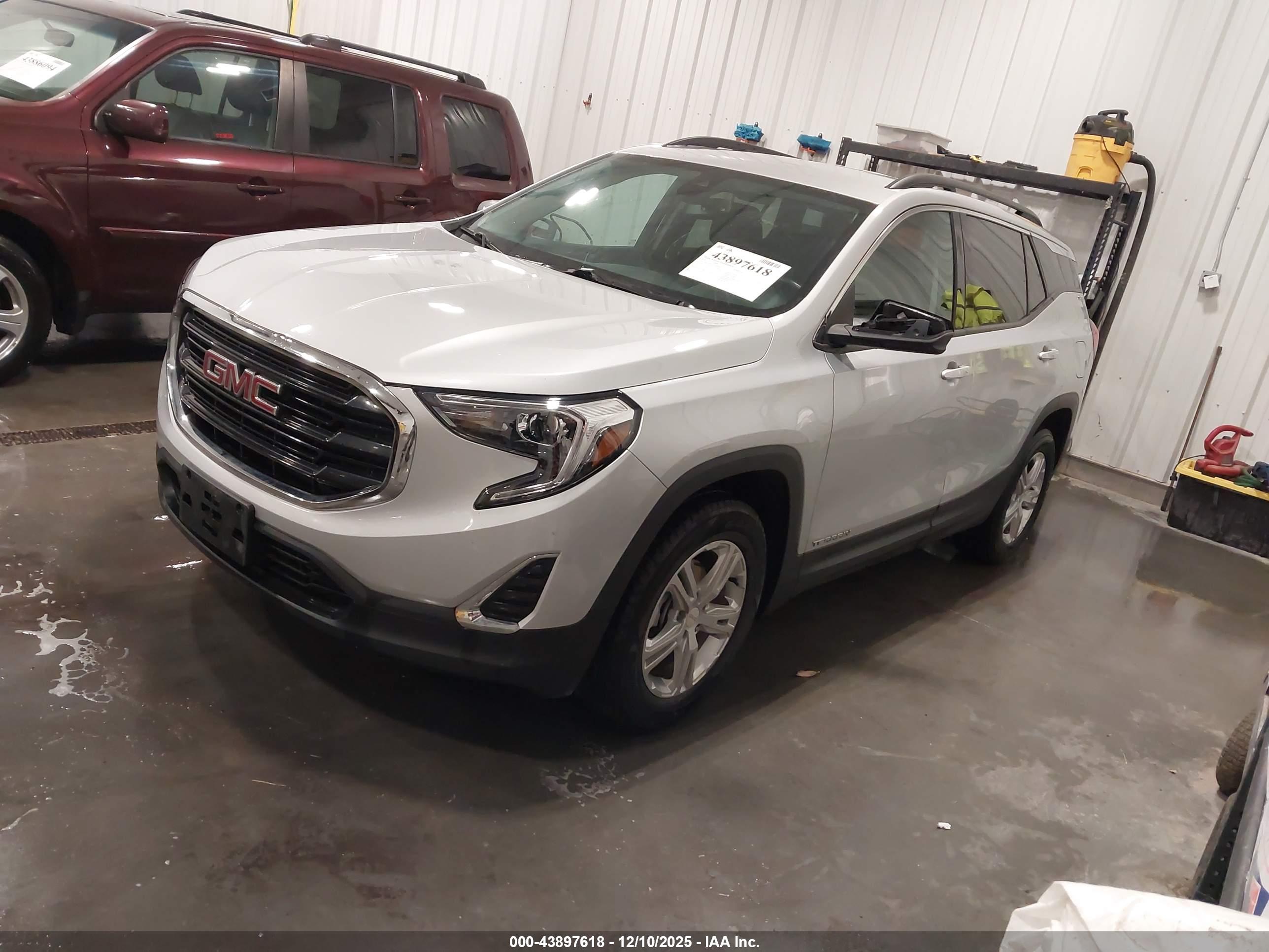 GMC TERRAIN image 2