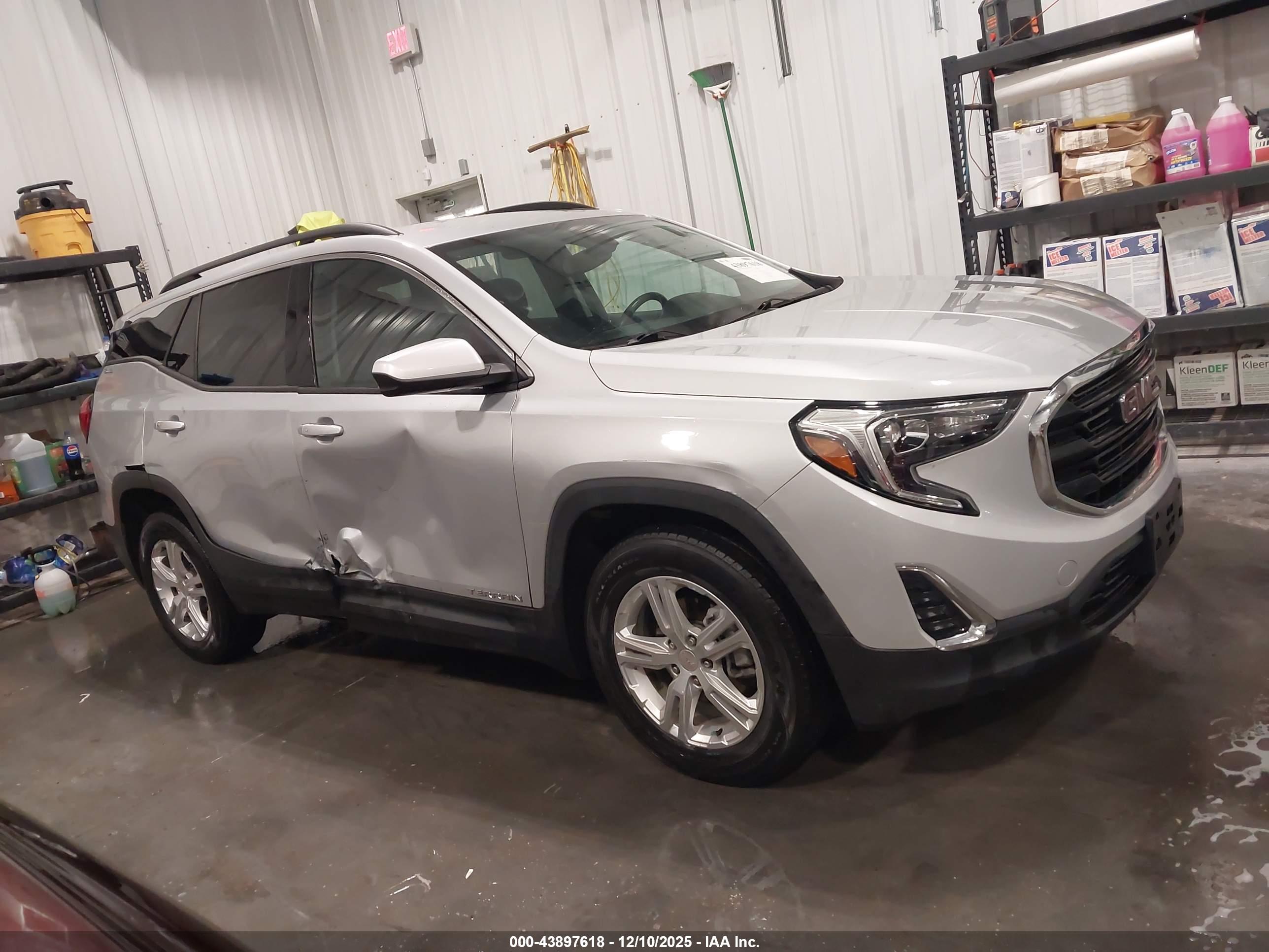 GMC TERRAIN image 6