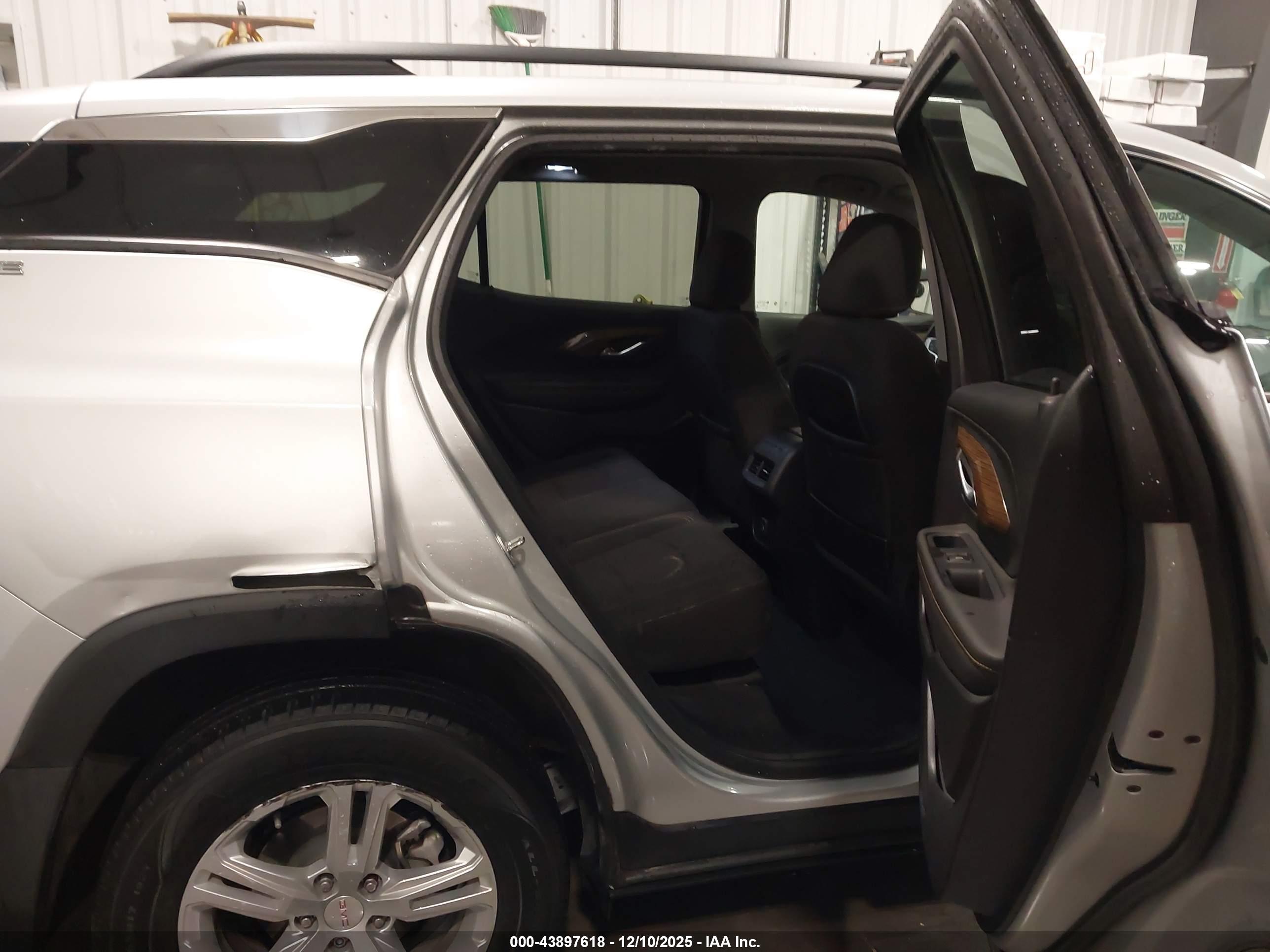 GMC TERRAIN image 8