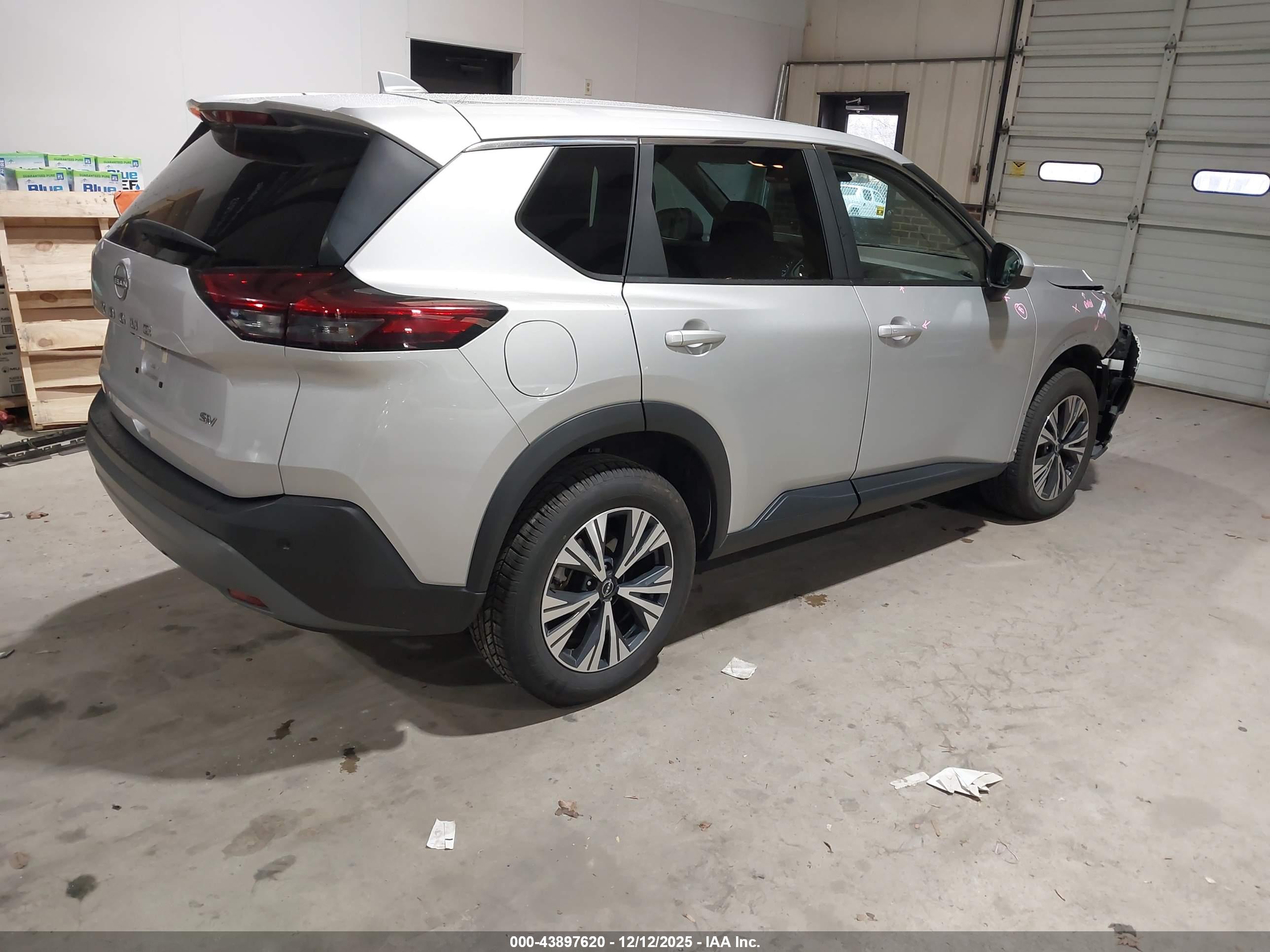 NISSAN ROGUE image 4
