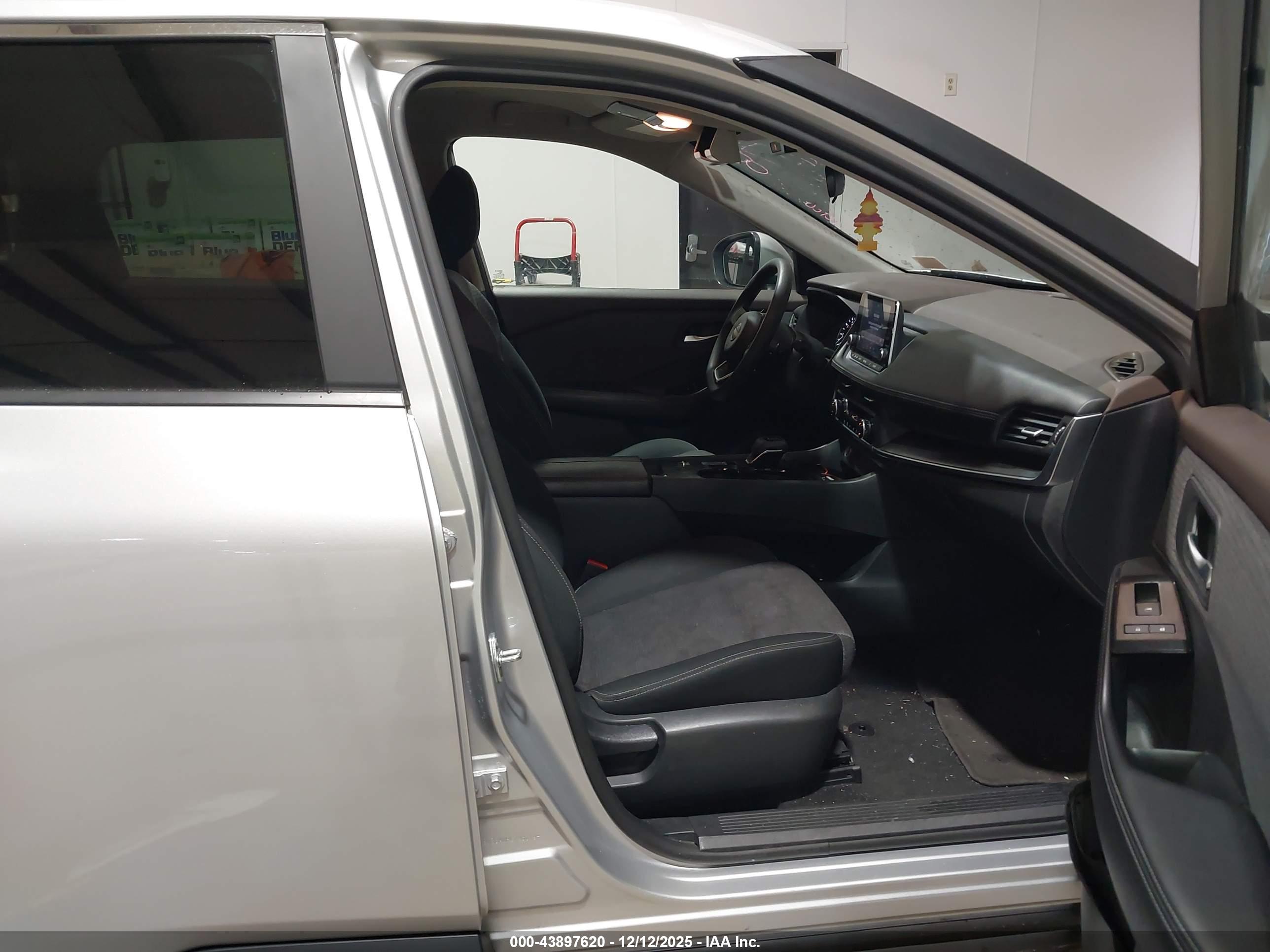 NISSAN ROGUE image 5