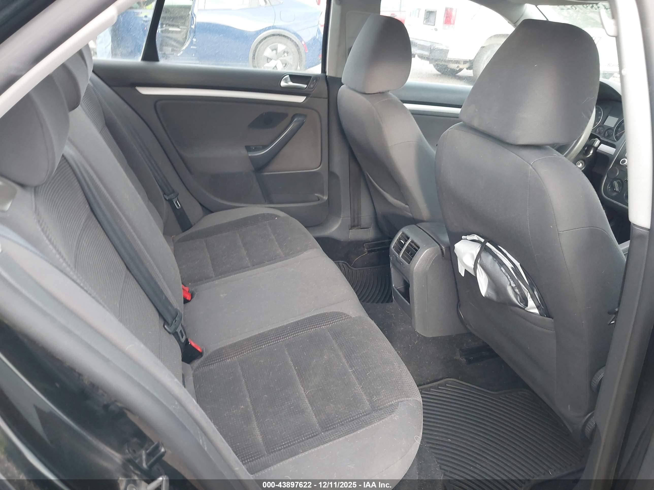 VOLKSWAGEN JETTA image 8
