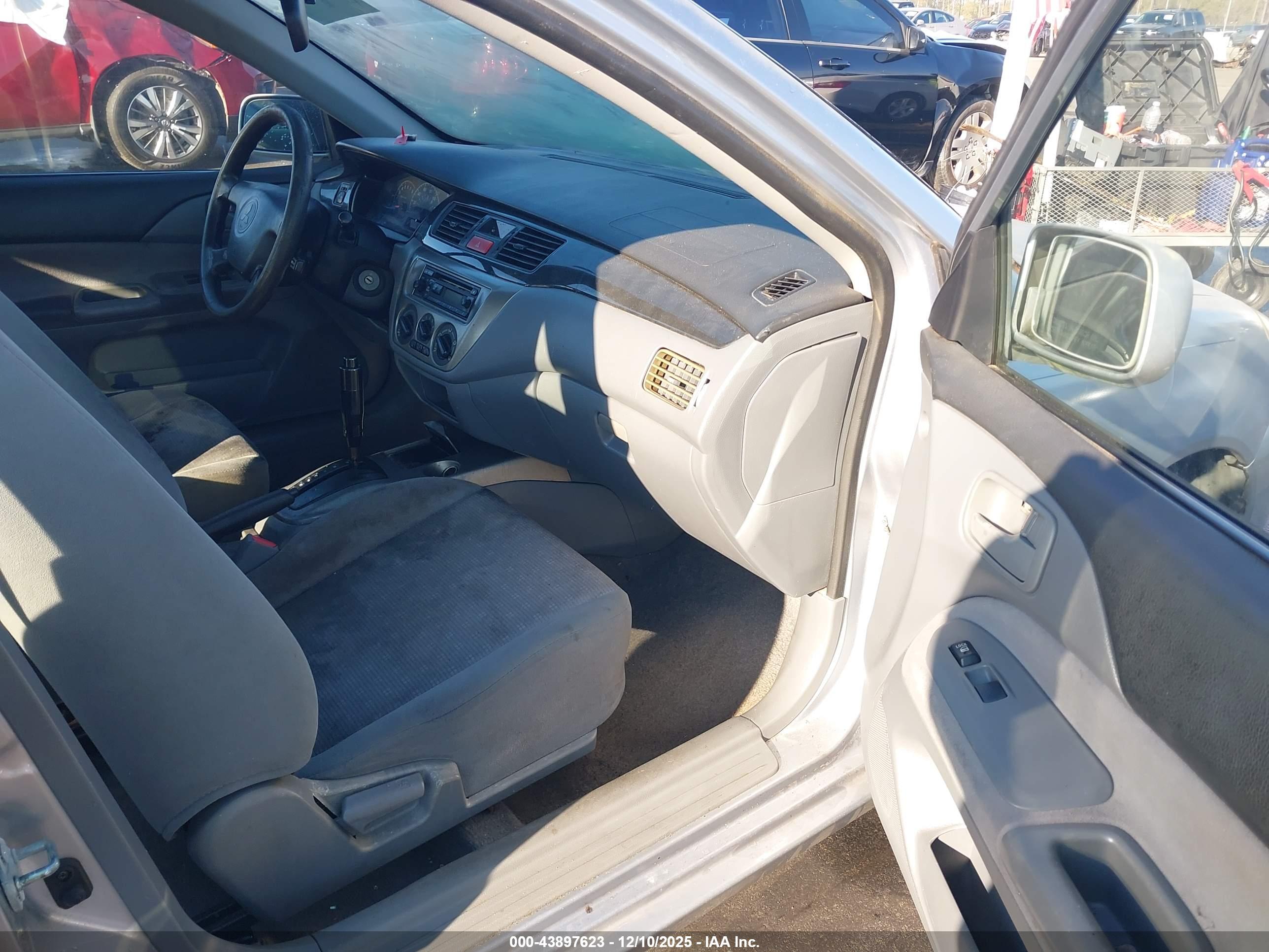 MITSUBISHI LANCER image 5