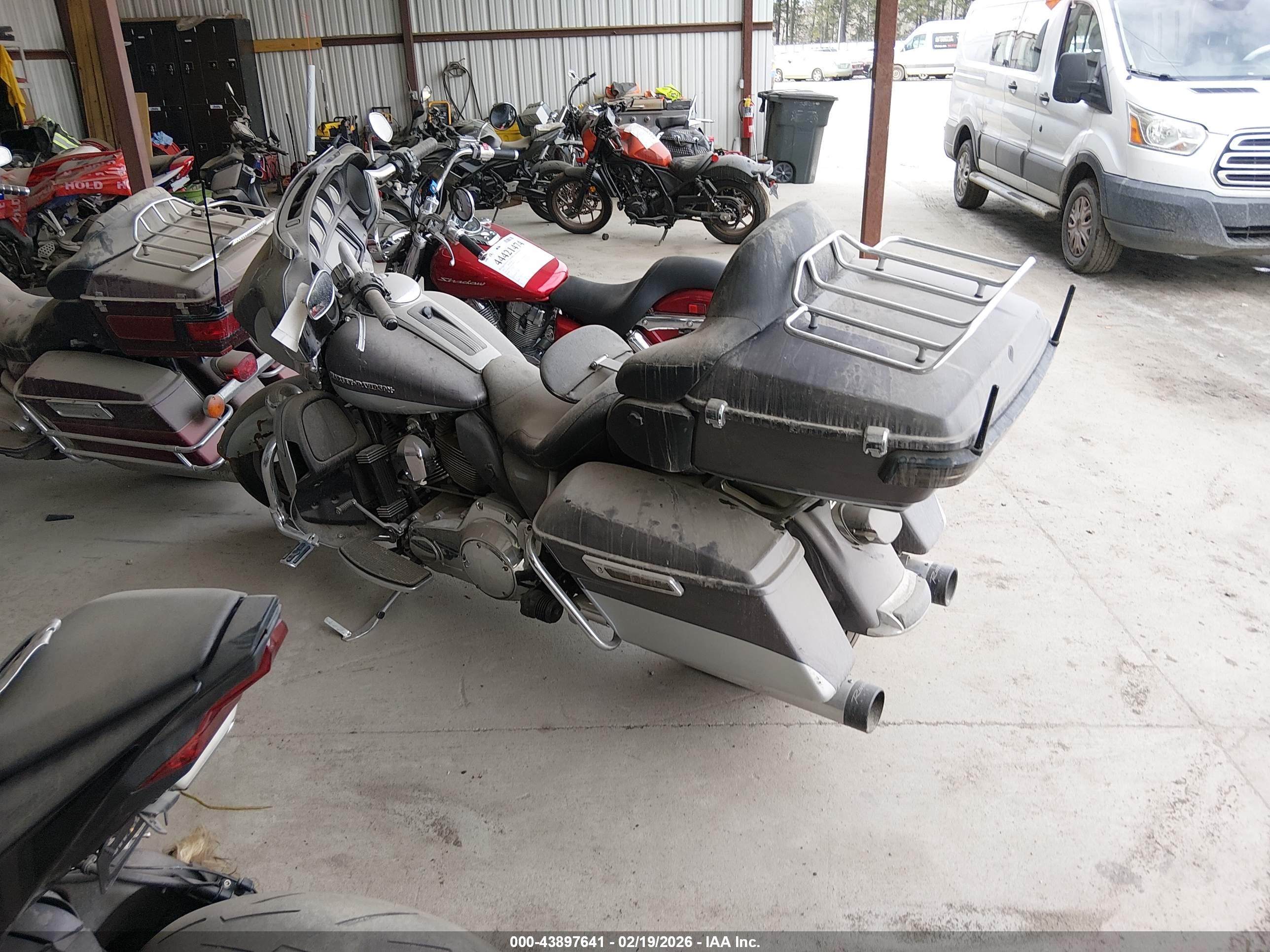 HARLEY-DAVIDSON FLHTK image 3