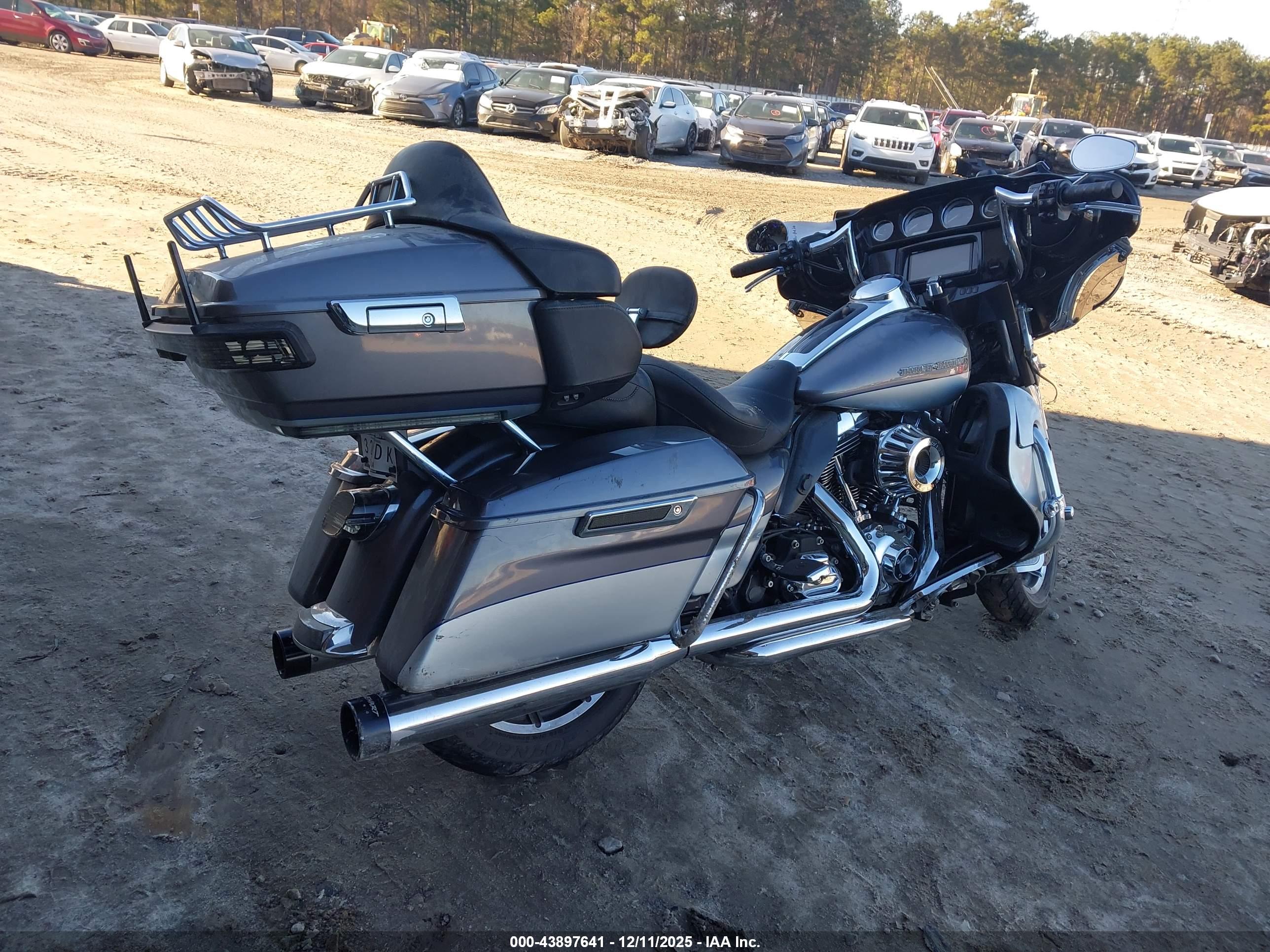 HARLEY-DAVIDSON FLHTK image 4