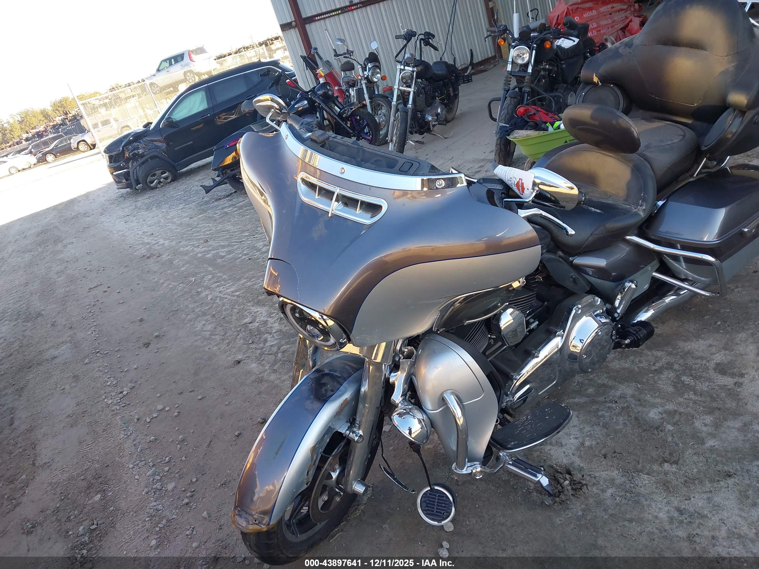 HARLEY-DAVIDSON FLHTK image 5