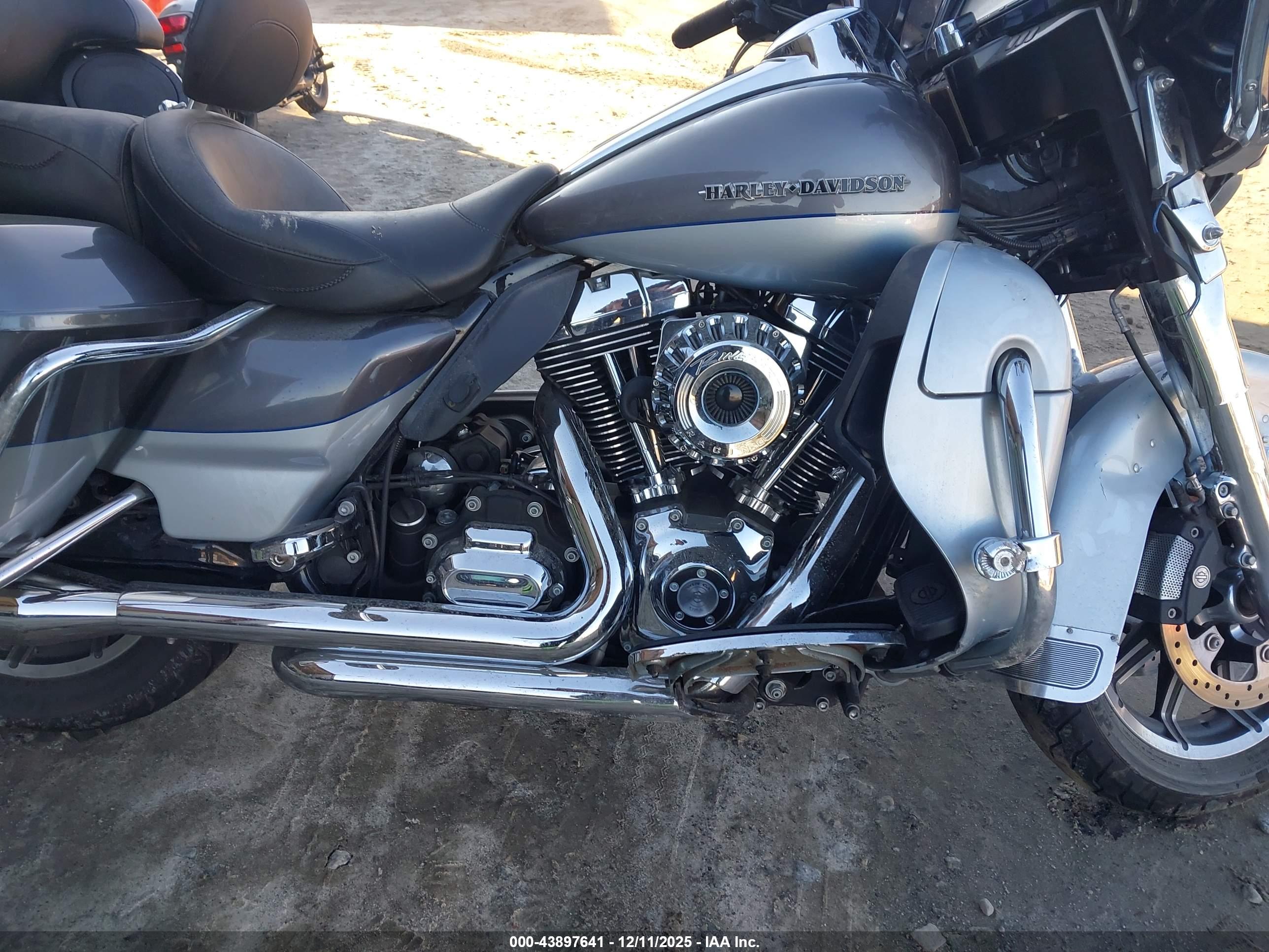 HARLEY-DAVIDSON FLHTK image 8
