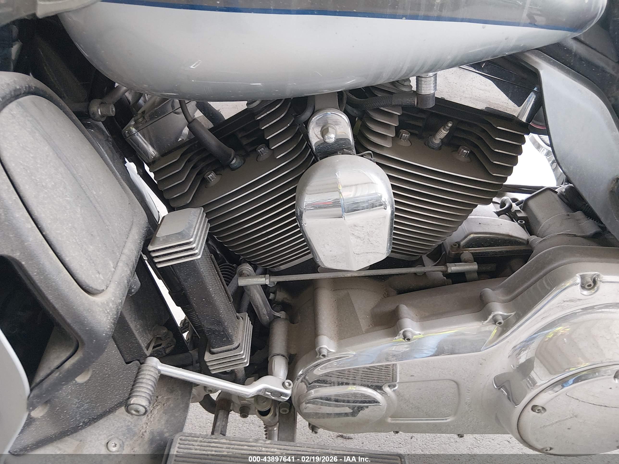 HARLEY-DAVIDSON FLHTK image 9