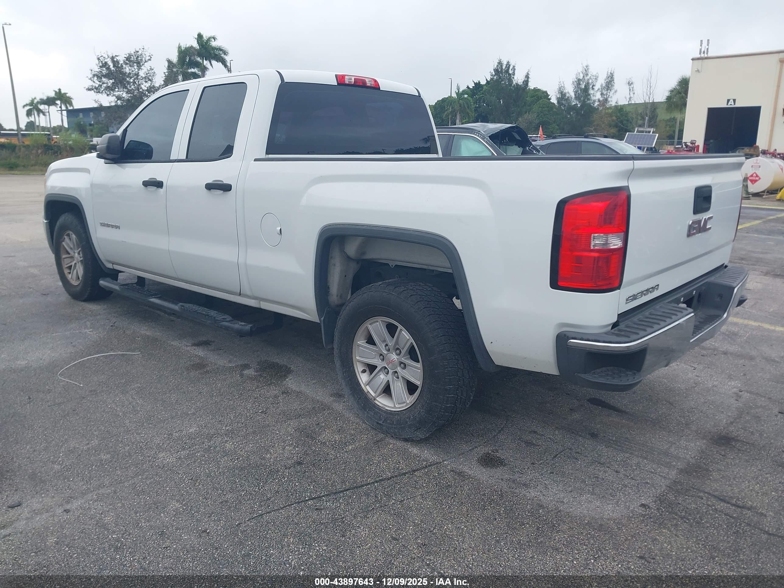 GMC SIERRA image 3