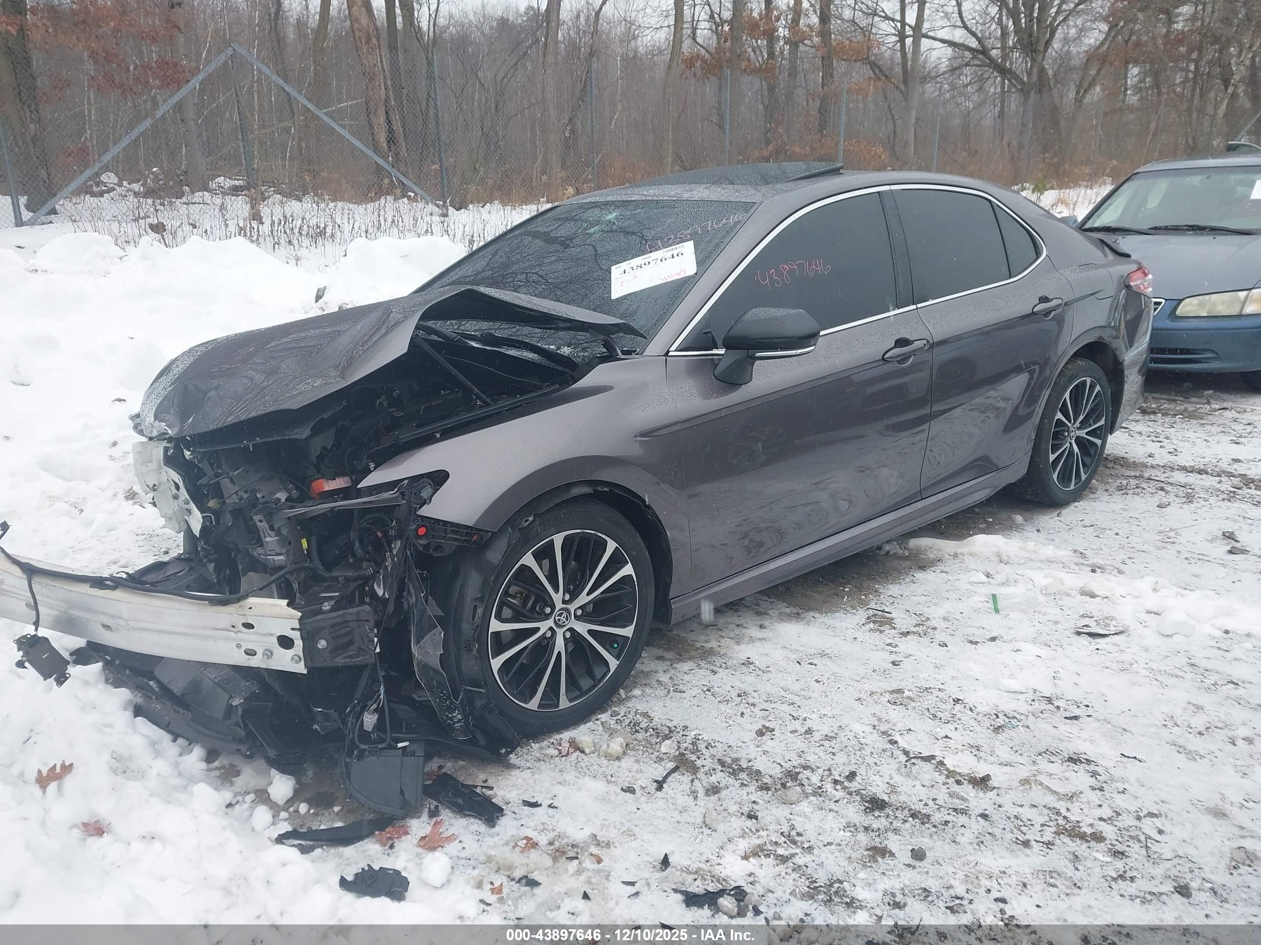 TOYOTA CAMRY image 2