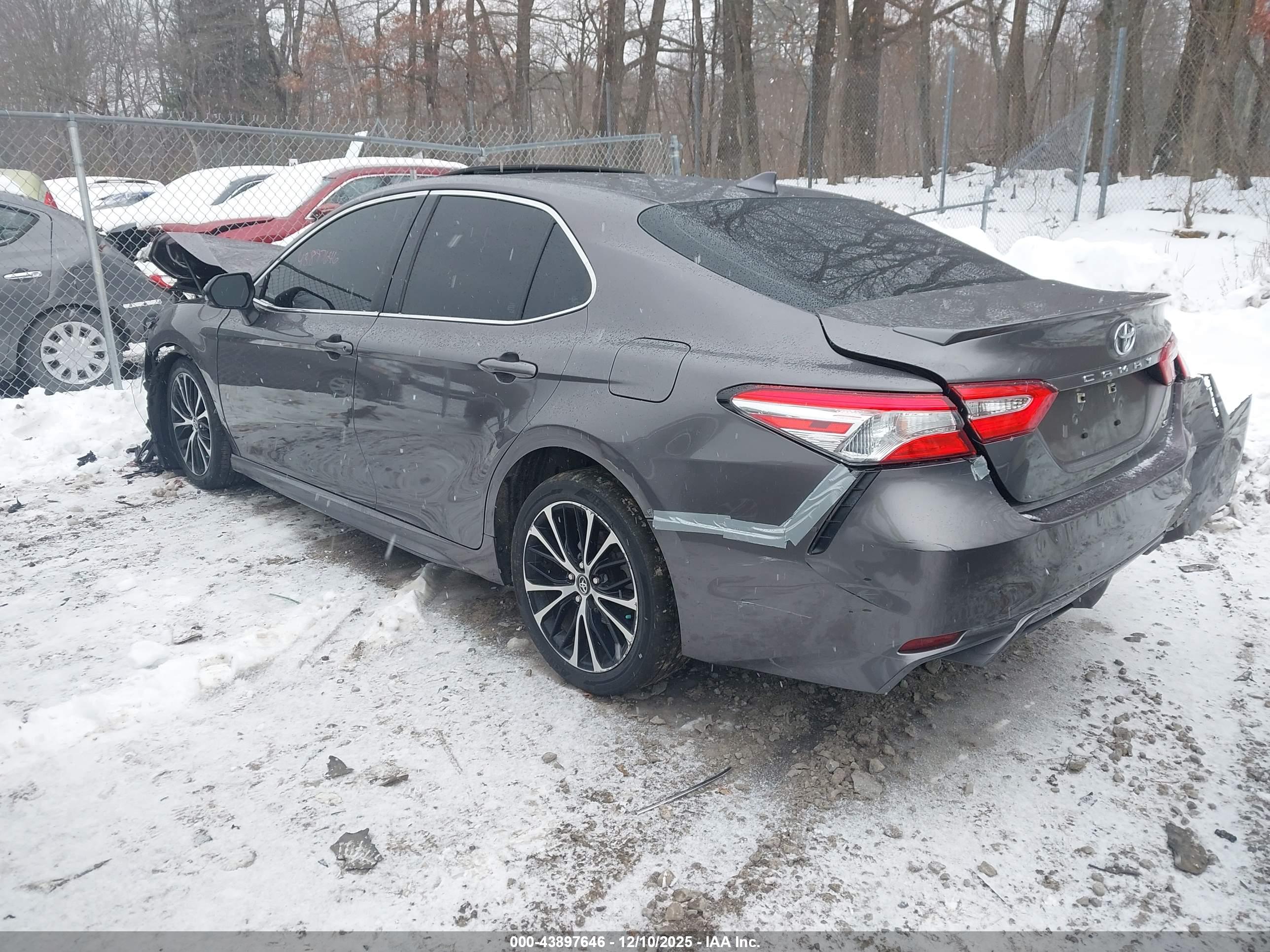 TOYOTA CAMRY image 3
