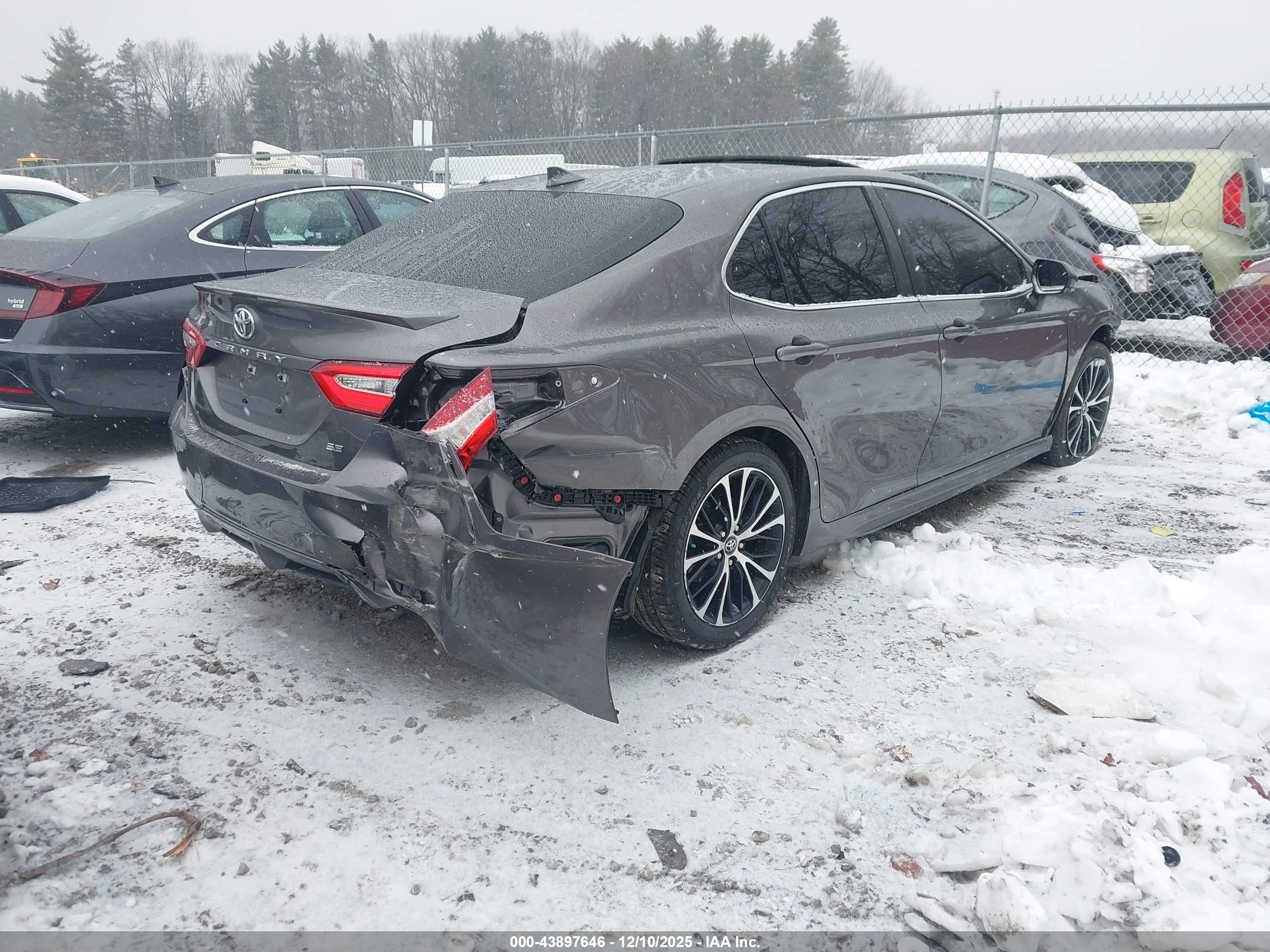 TOYOTA CAMRY image 4