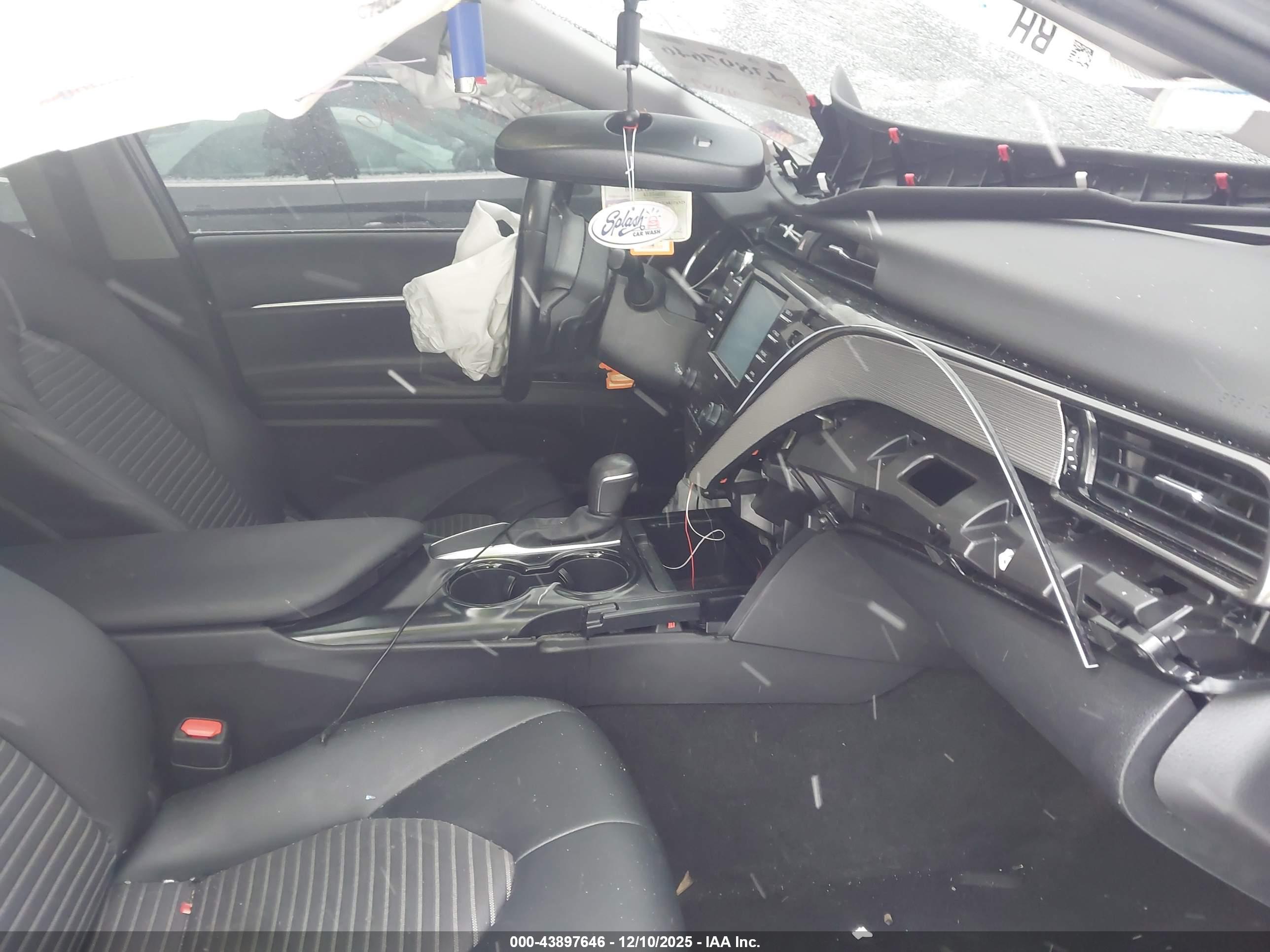 TOYOTA CAMRY image 5