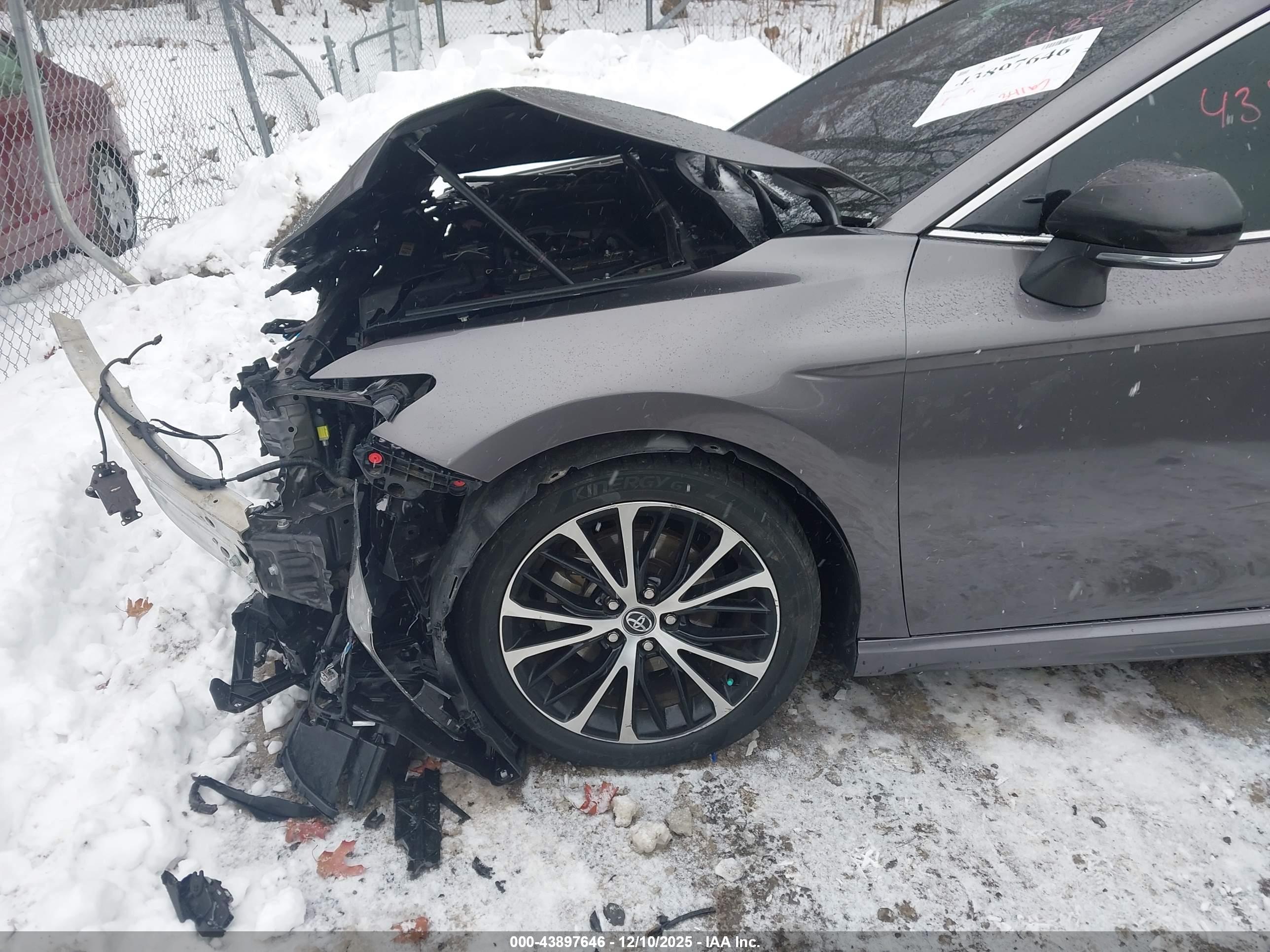 TOYOTA CAMRY image 6