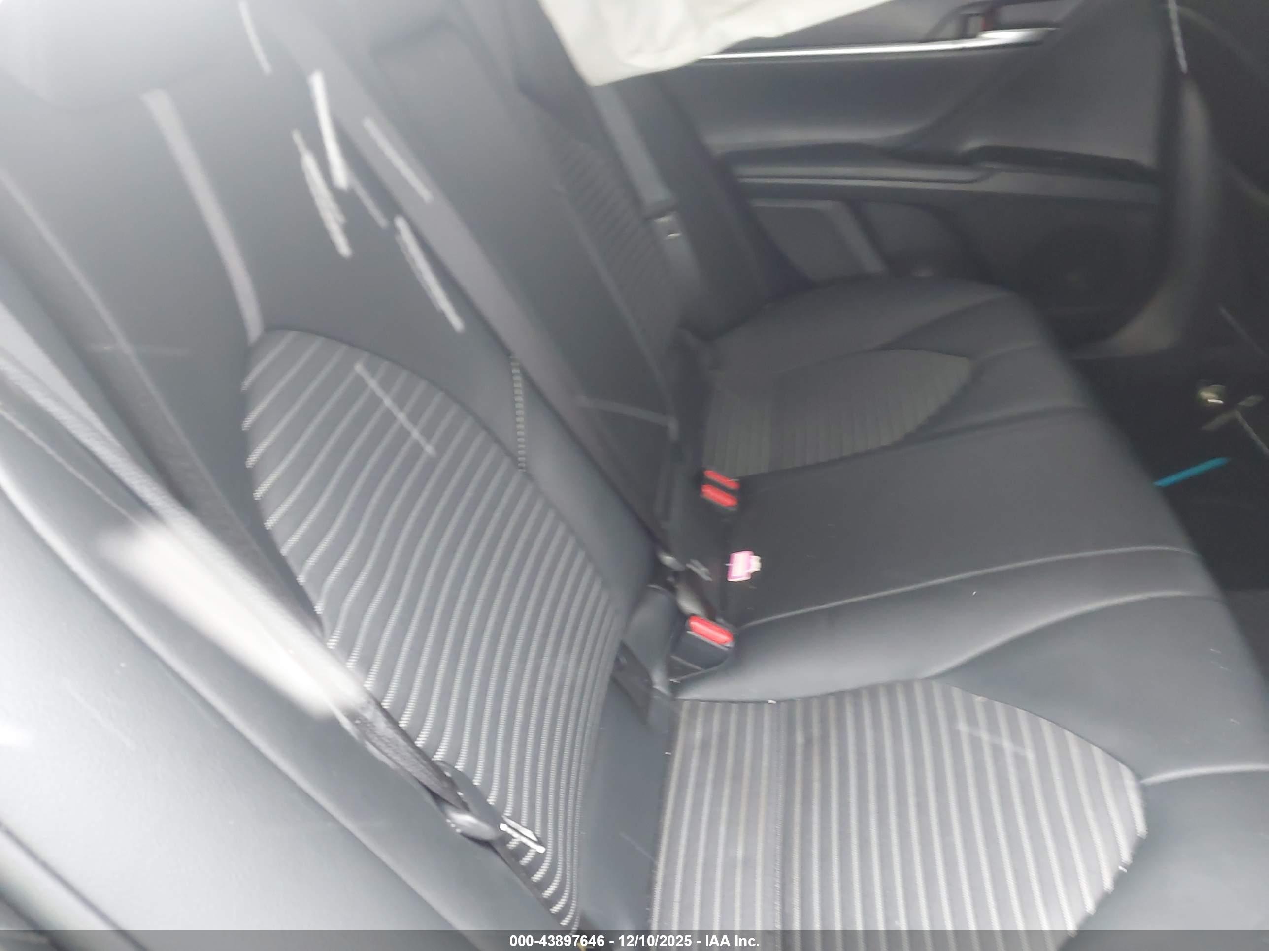 TOYOTA CAMRY image 8