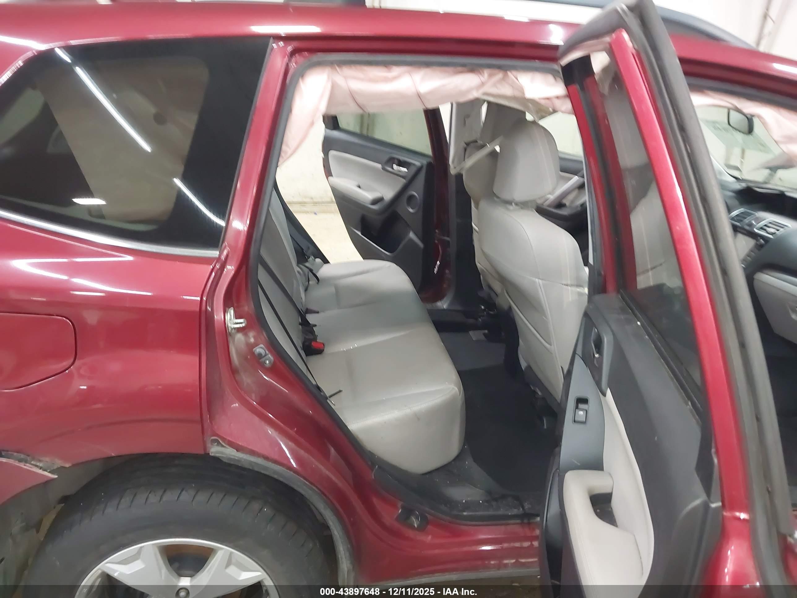 SUBARU FORESTER image 8