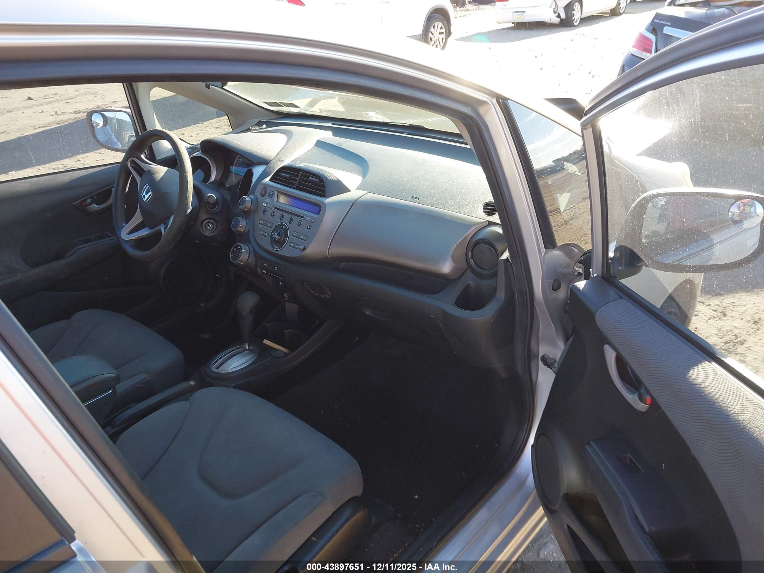 HONDA FIT image 5