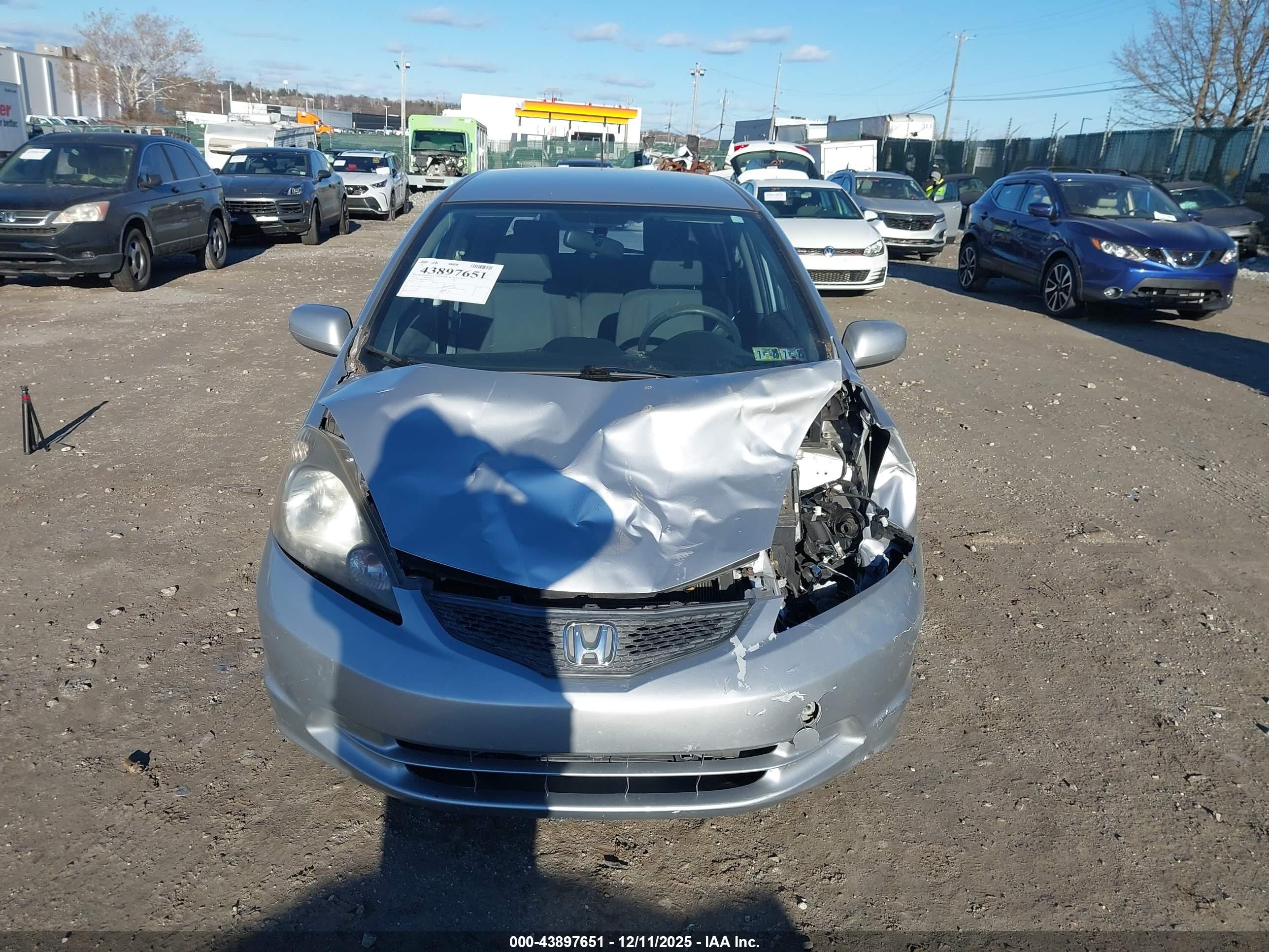 HONDA FIT image 6