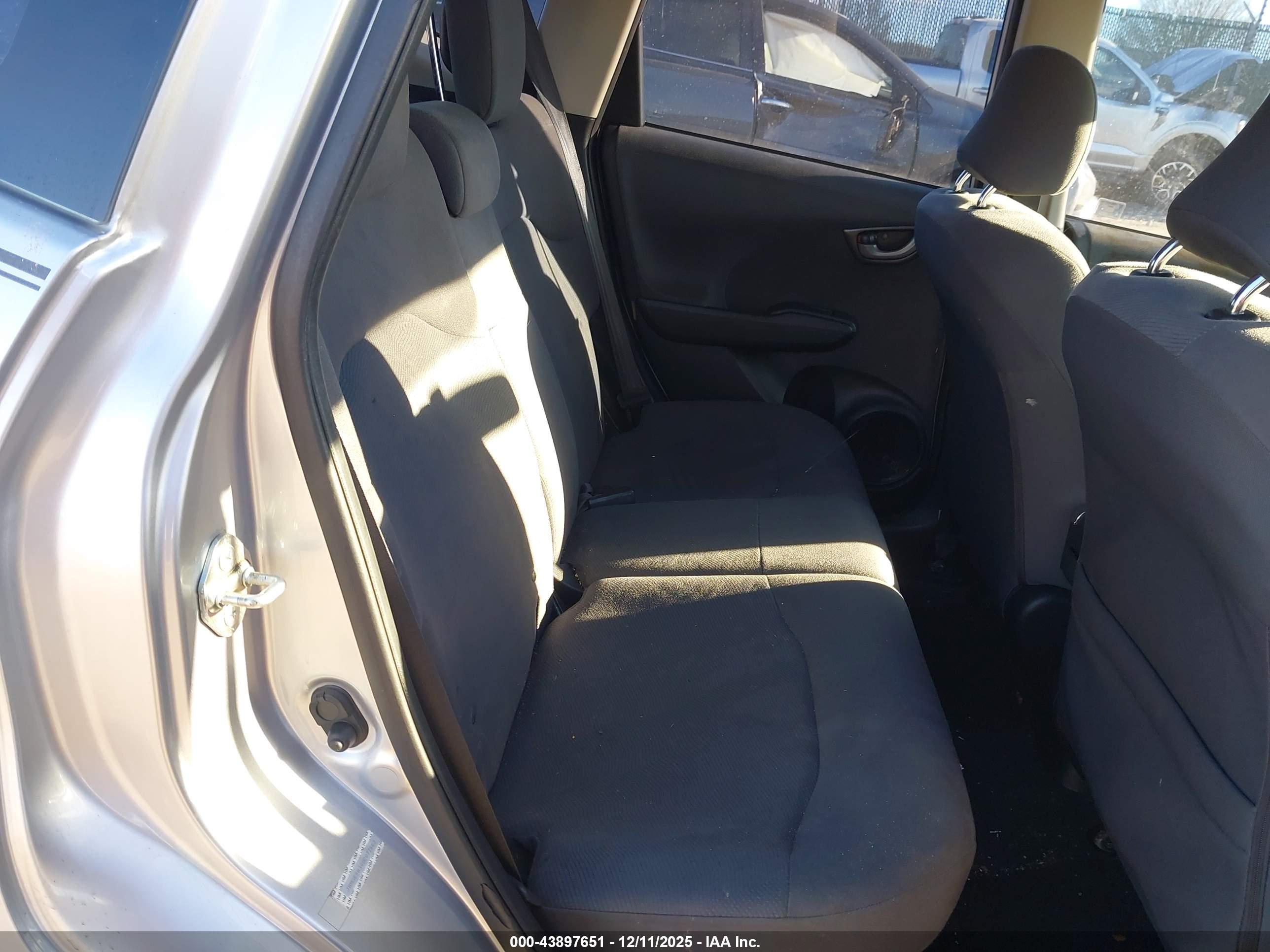 HONDA FIT image 8
