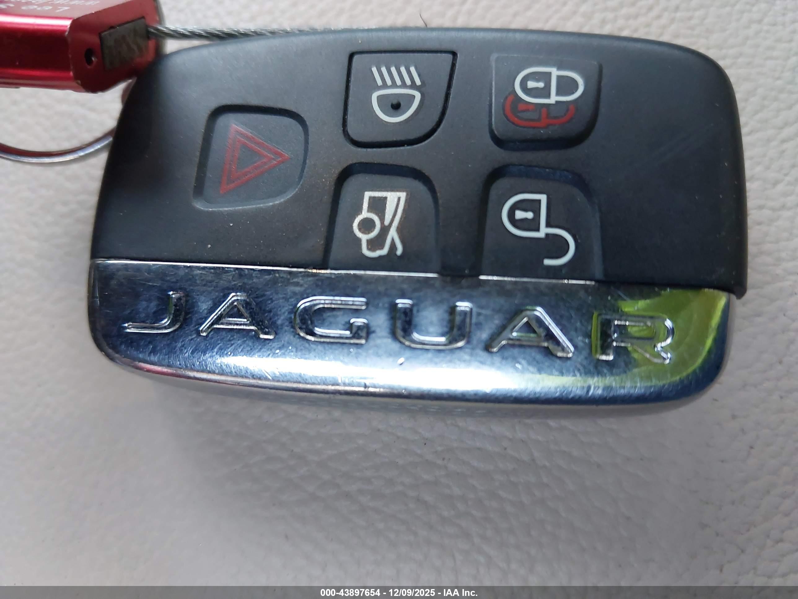 JAGUAR XE image 11