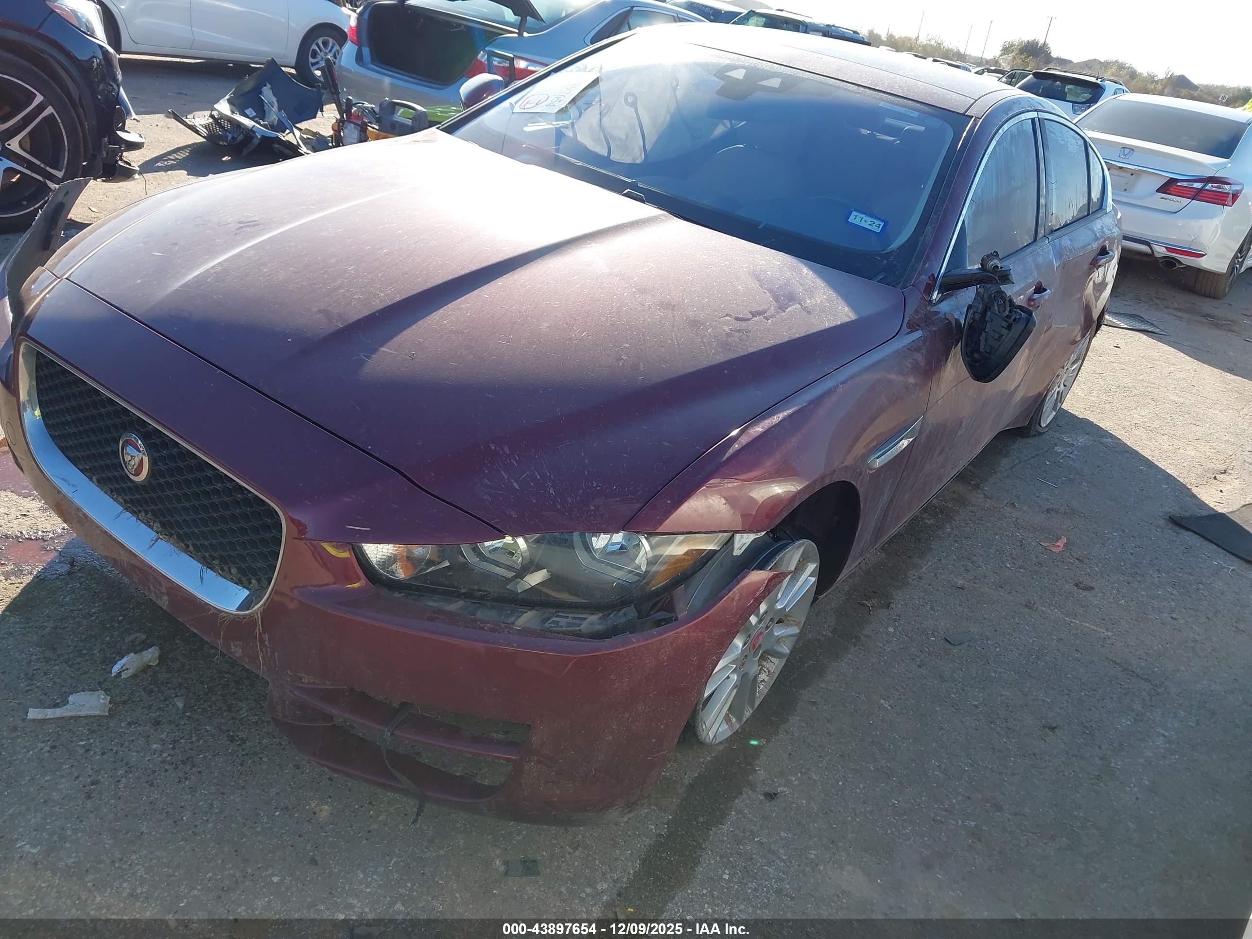 JAGUAR XE image 2