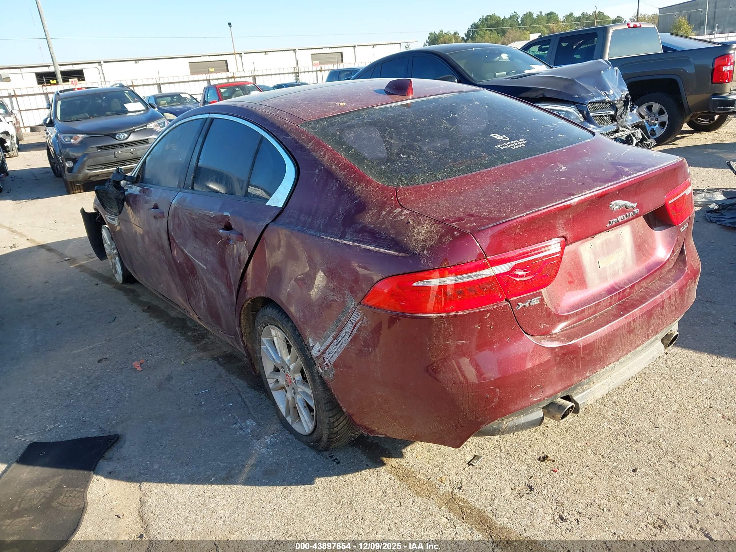 JAGUAR XE image 3