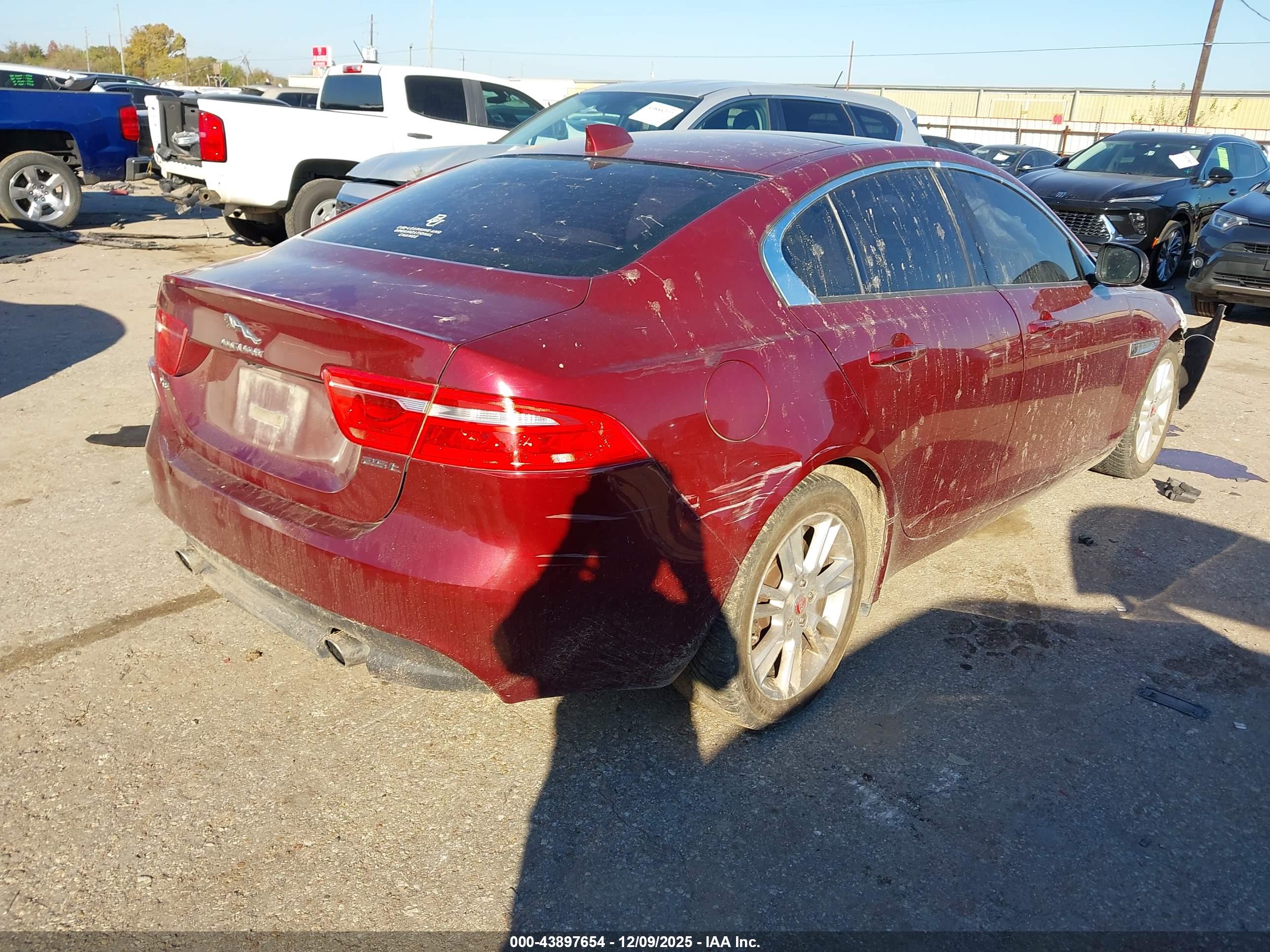 JAGUAR XE image 4
