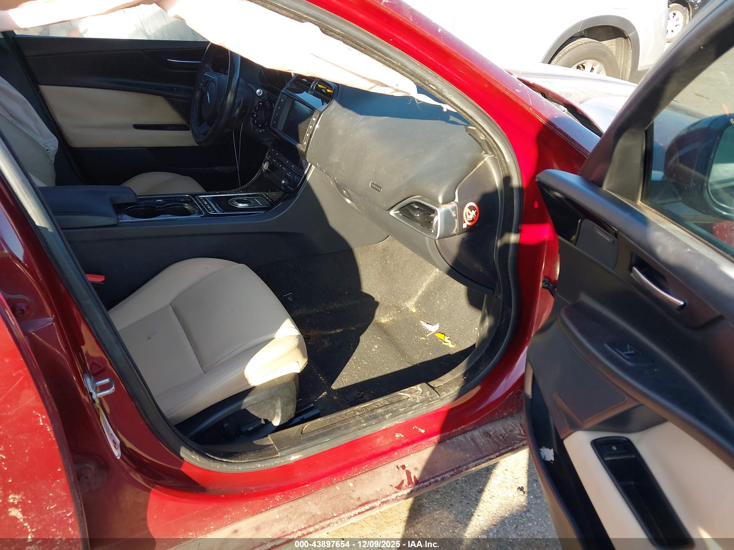 JAGUAR XE image 5