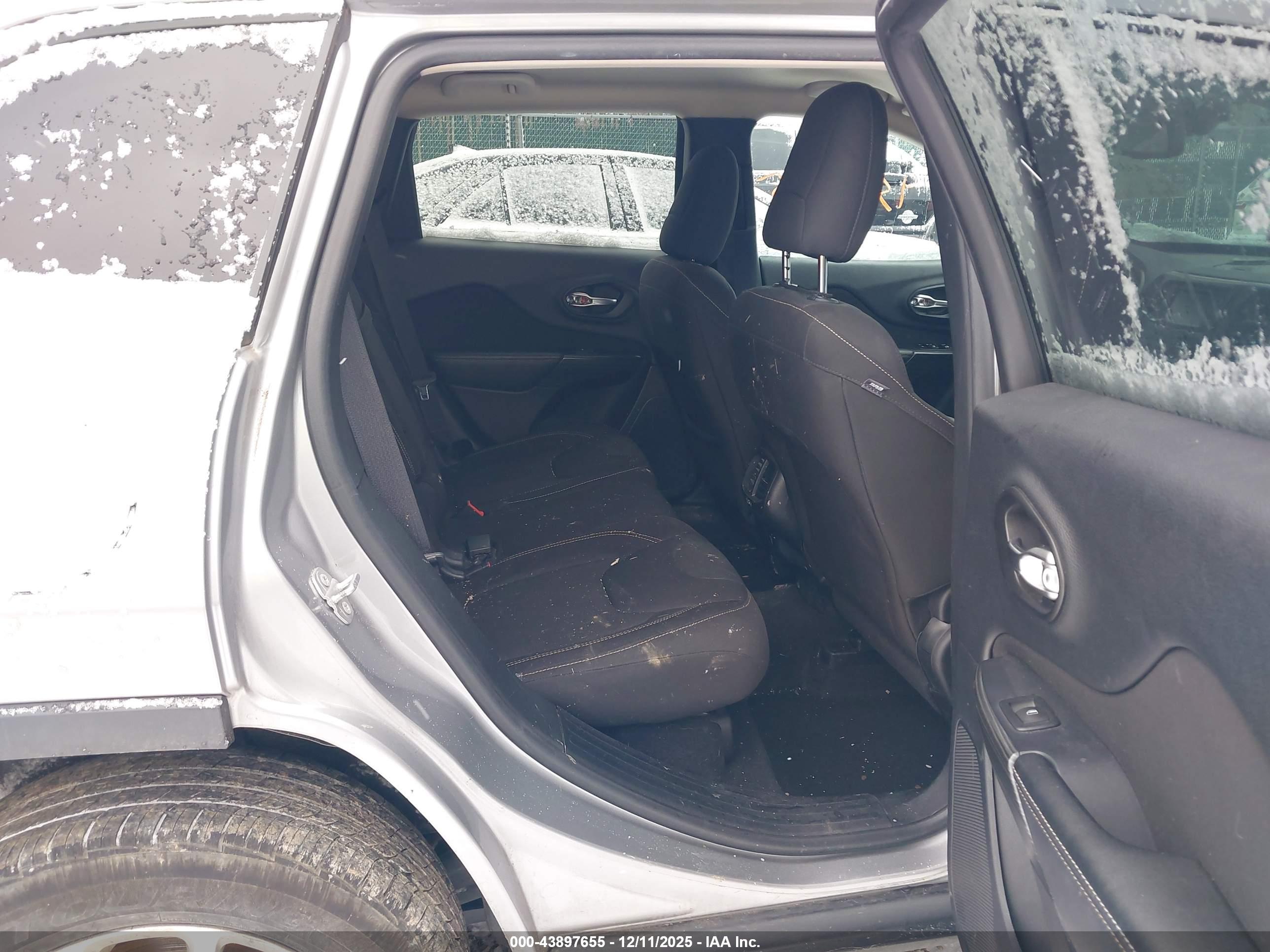 JEEP CHEROKEE image 8