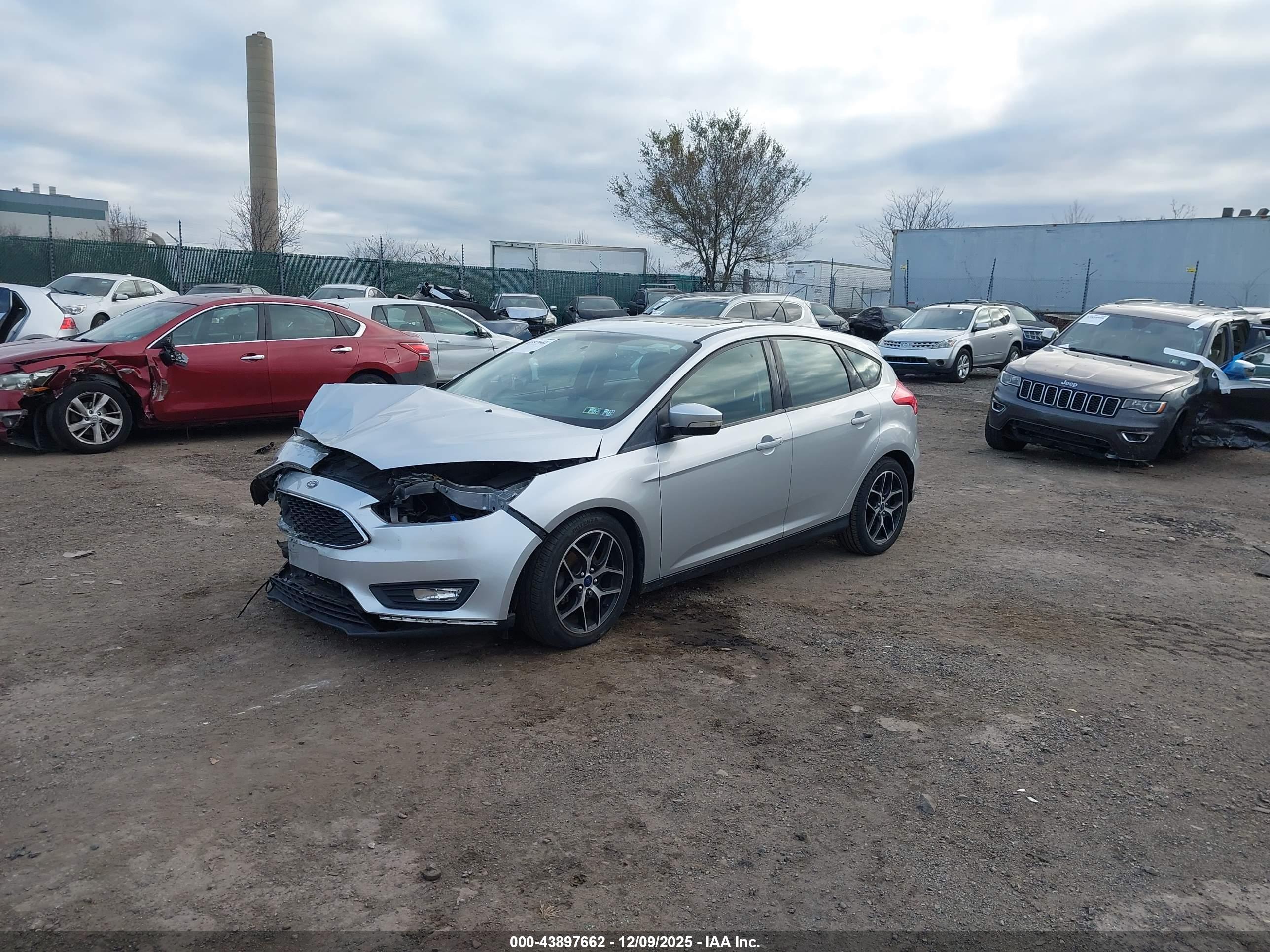 FORD FOCUS image 2