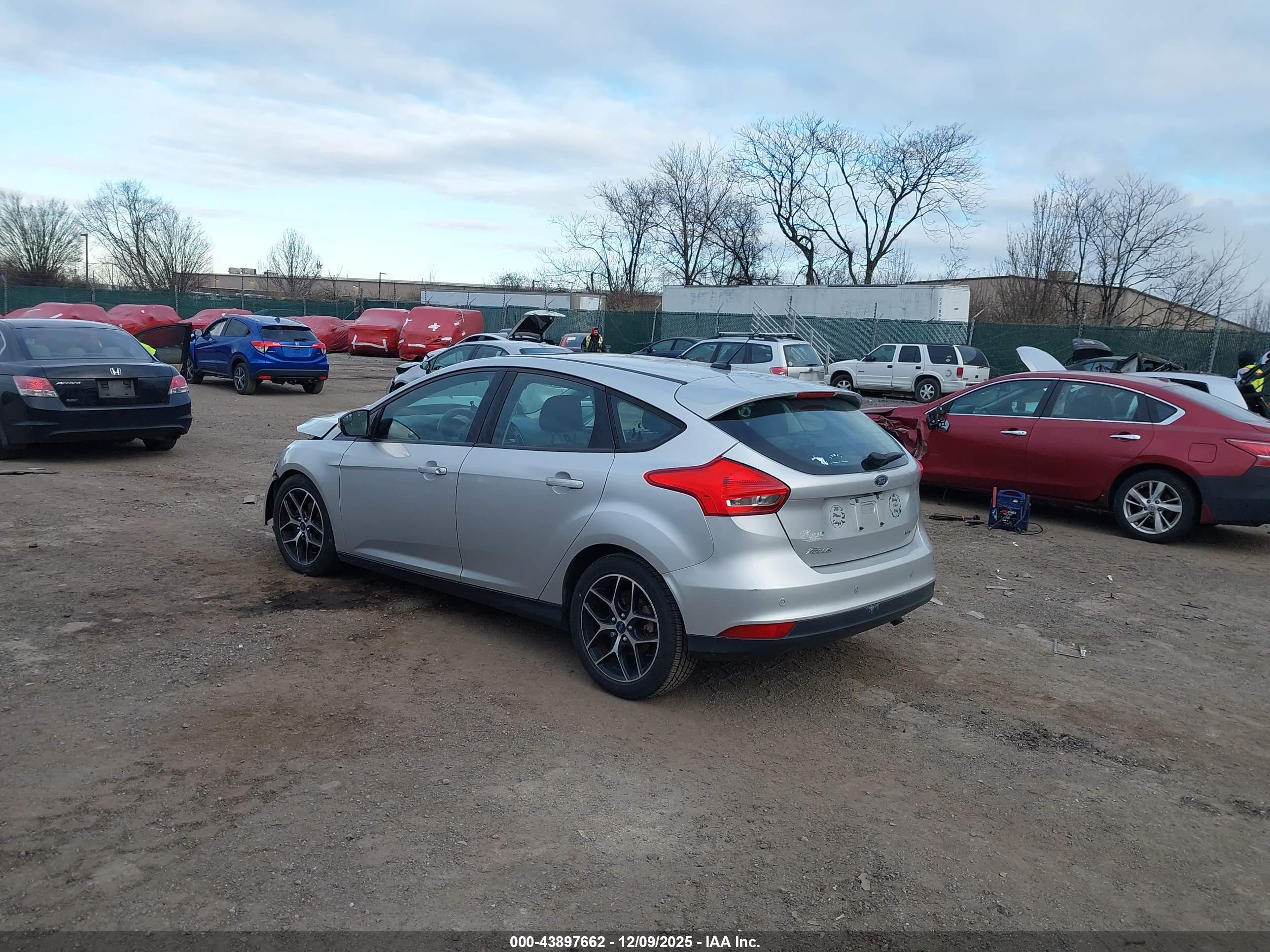 FORD FOCUS image 3