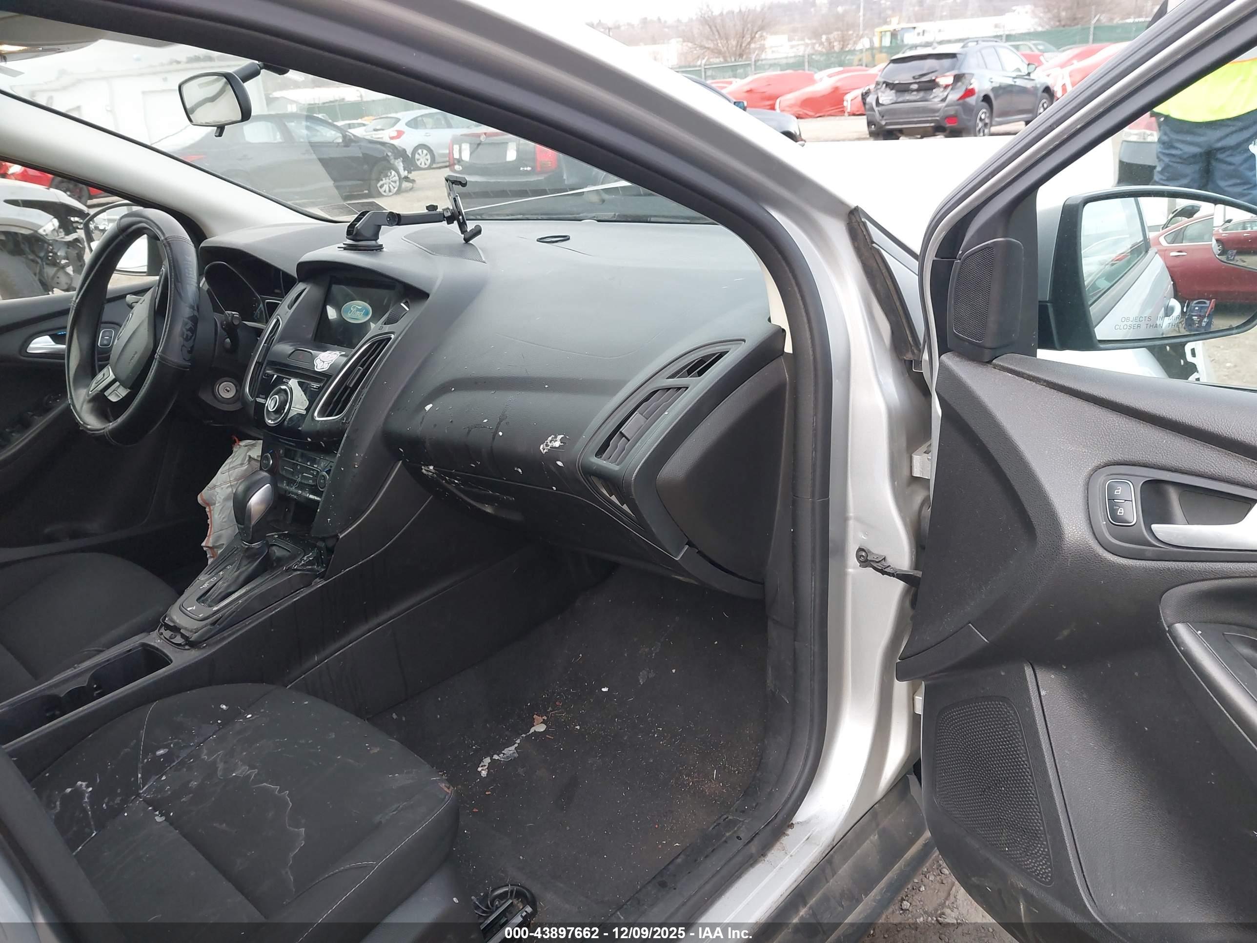 FORD FOCUS image 5