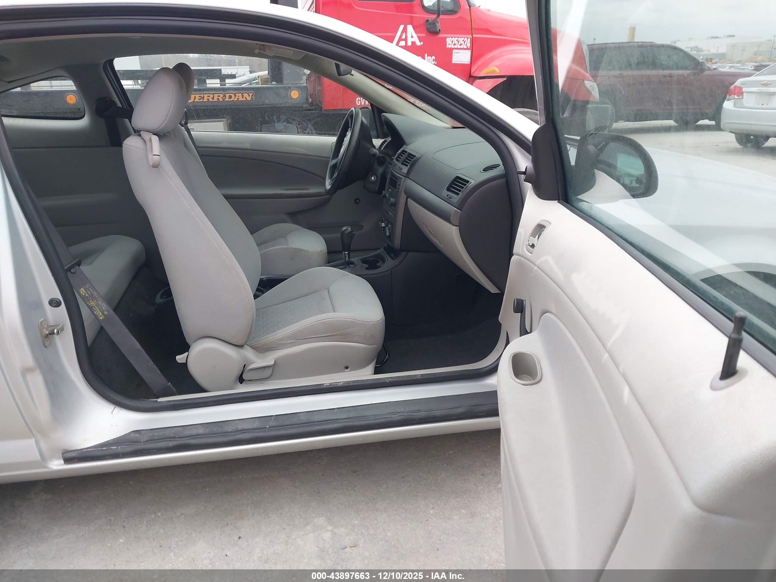CHEVROLET COBALT image 5