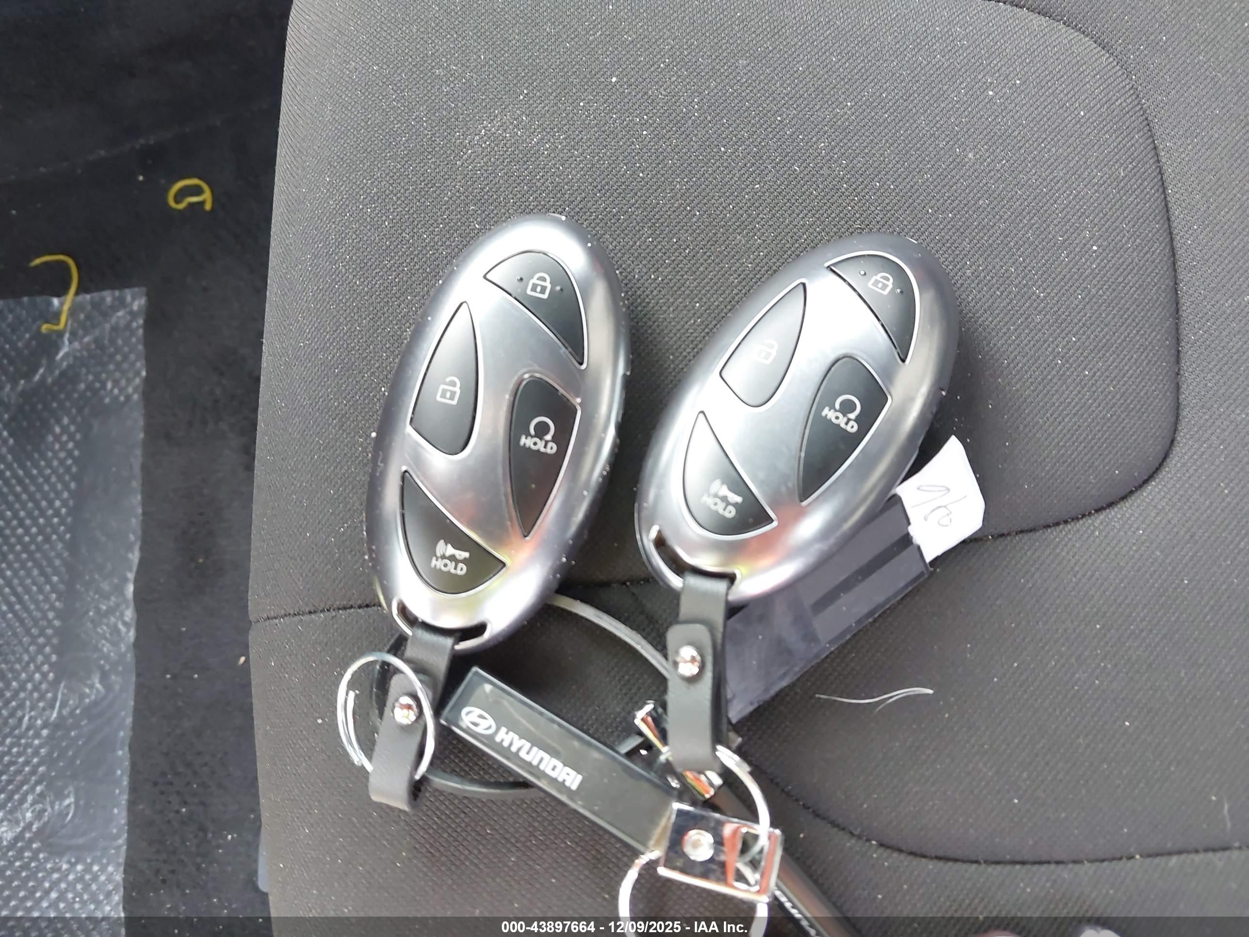 HYUNDAI ELANTRA image 11