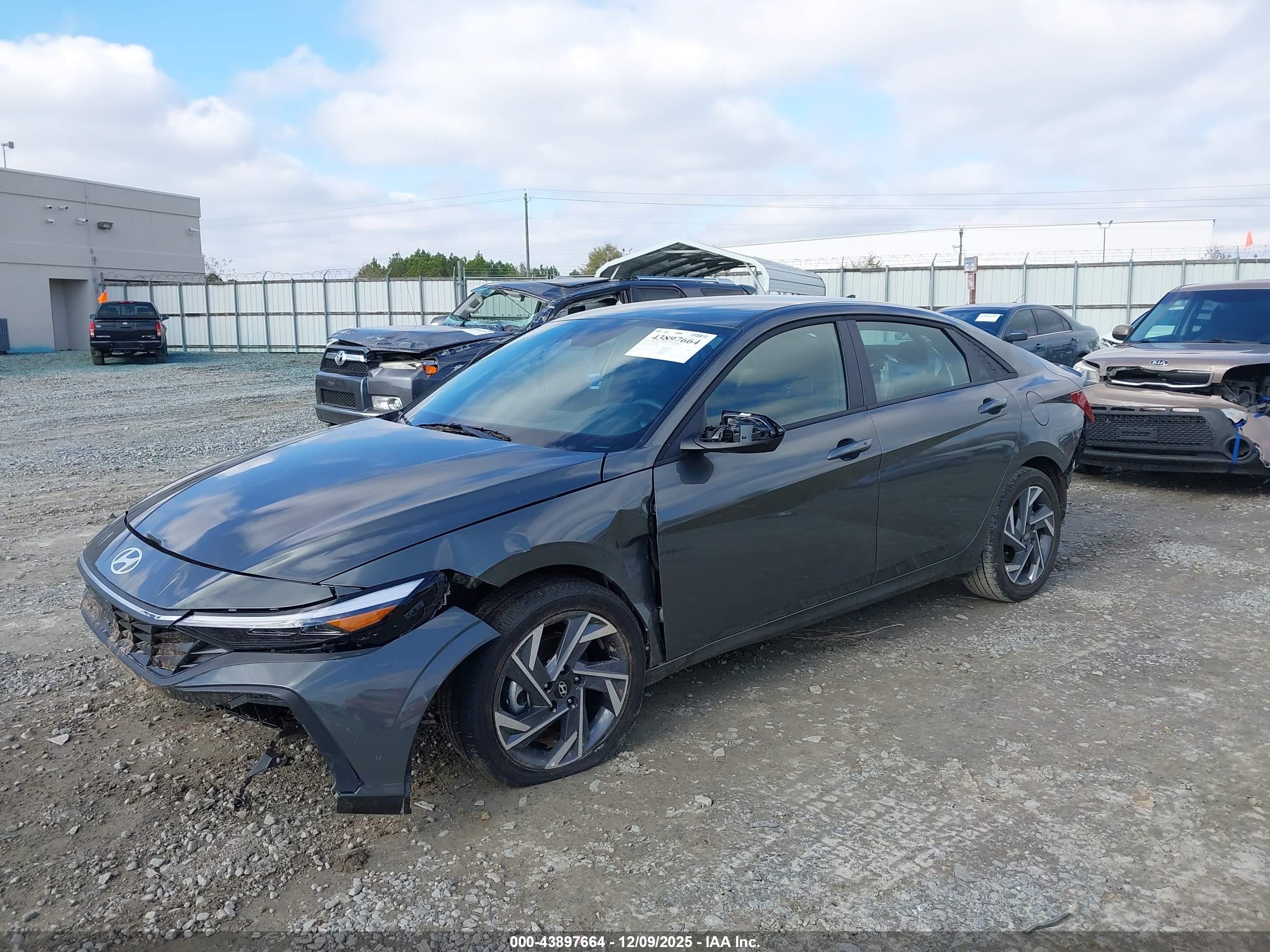 HYUNDAI ELANTRA image 2