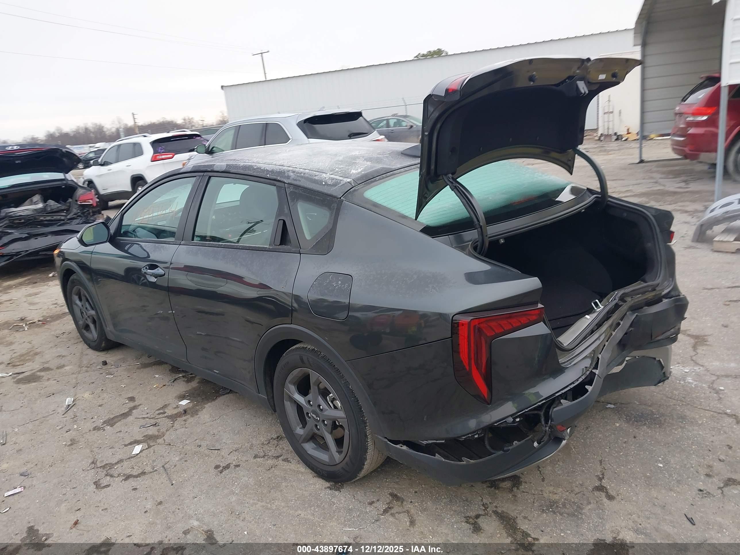 KIA K4 image 3