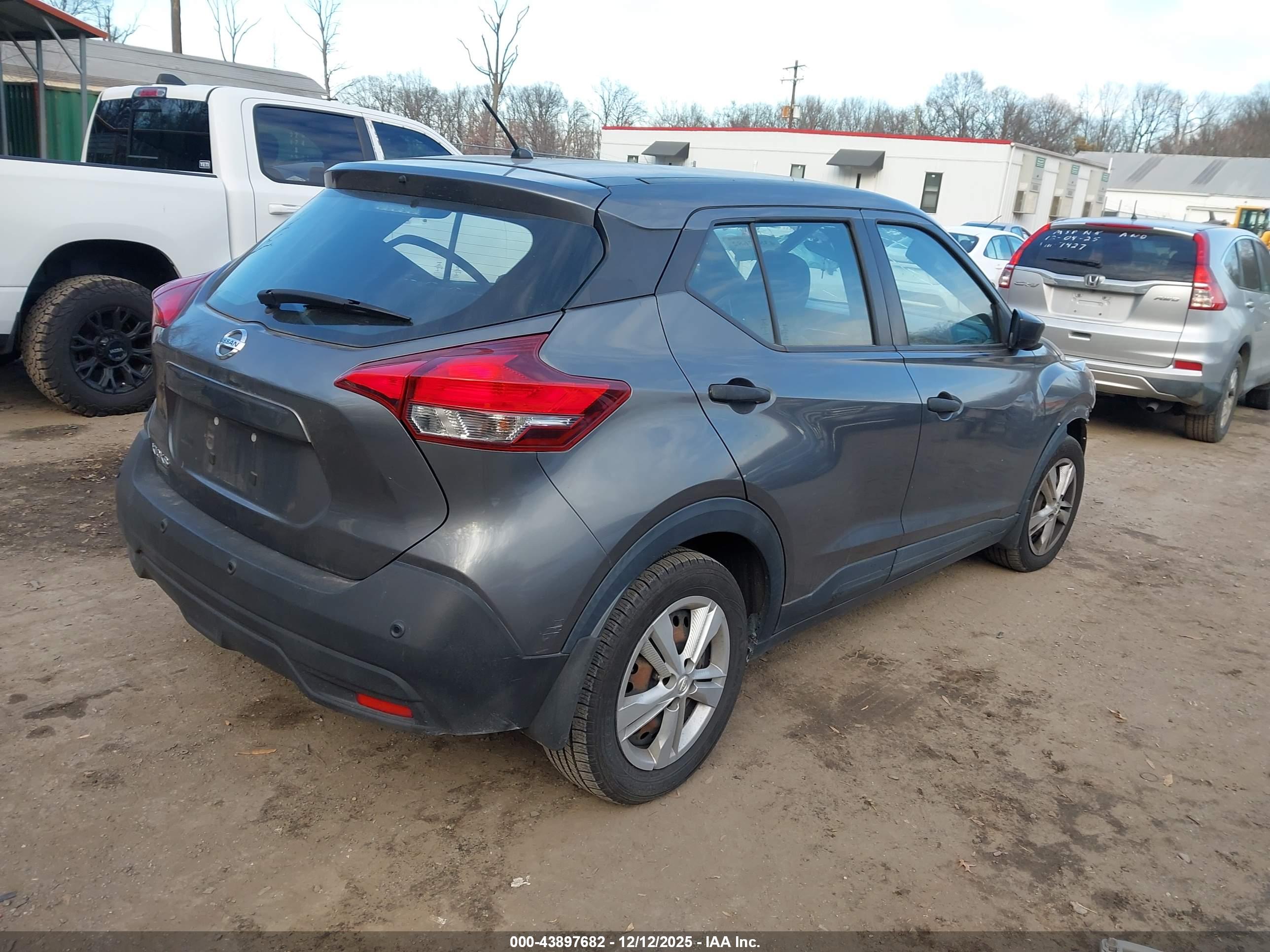 NISSAN KICKS image 4