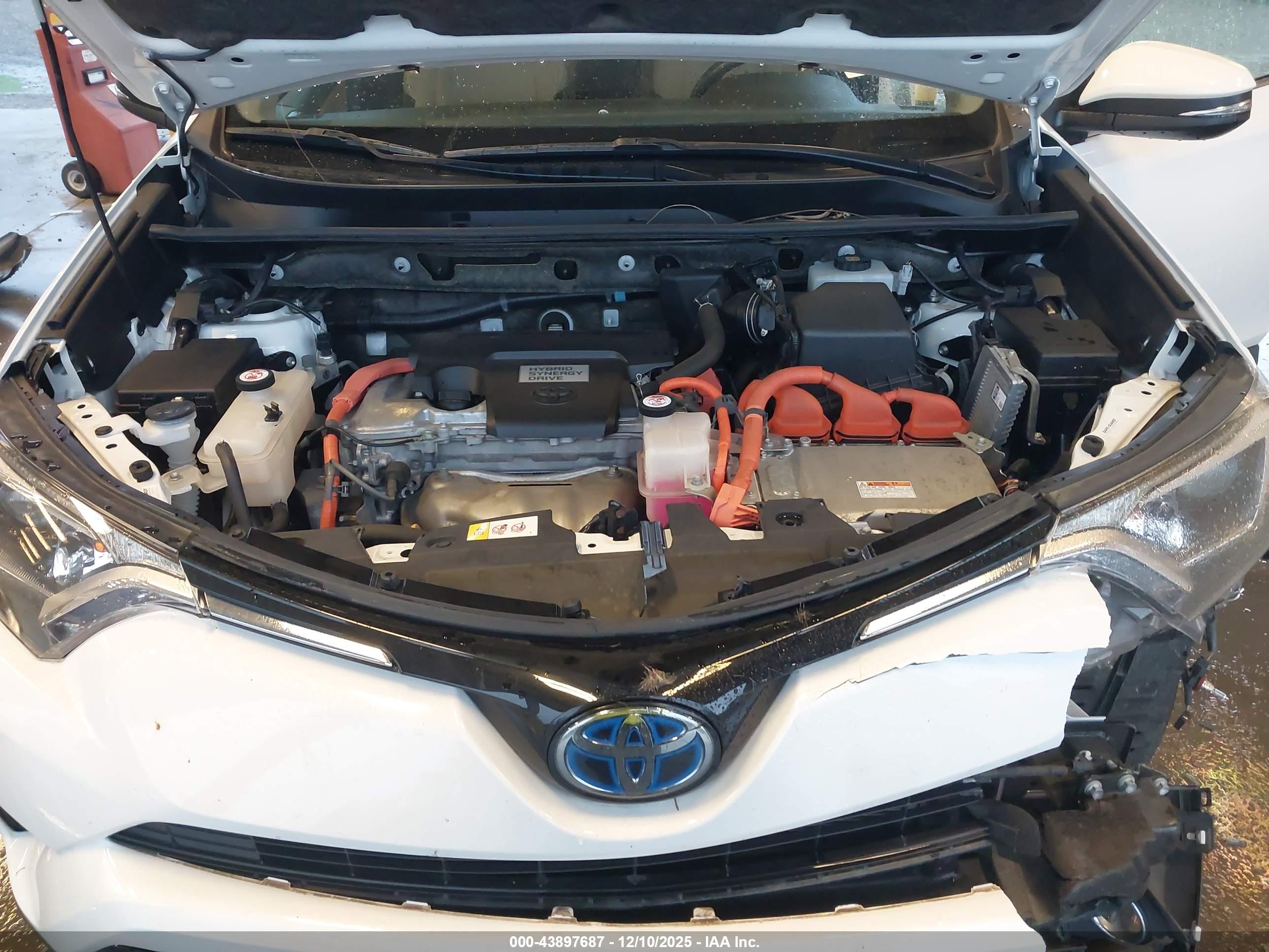 TOYOTA RAV4 image 10