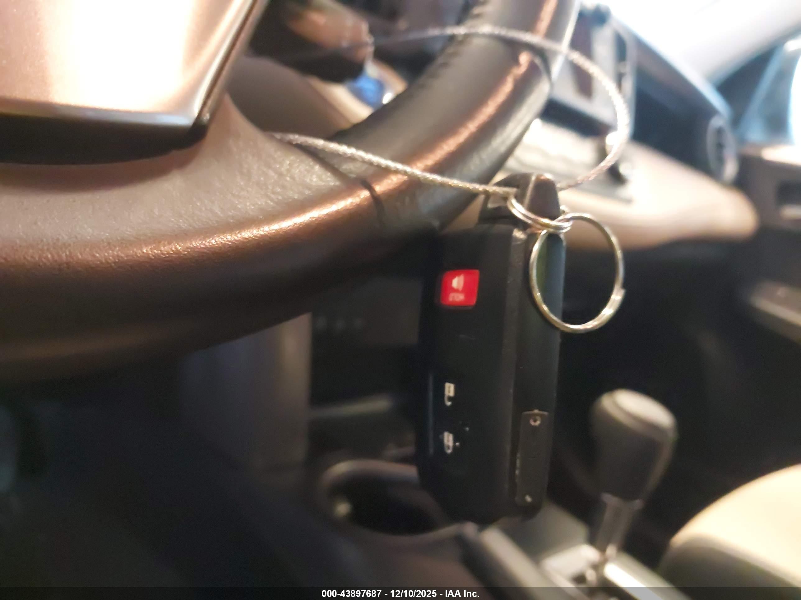 TOYOTA RAV4 image 11