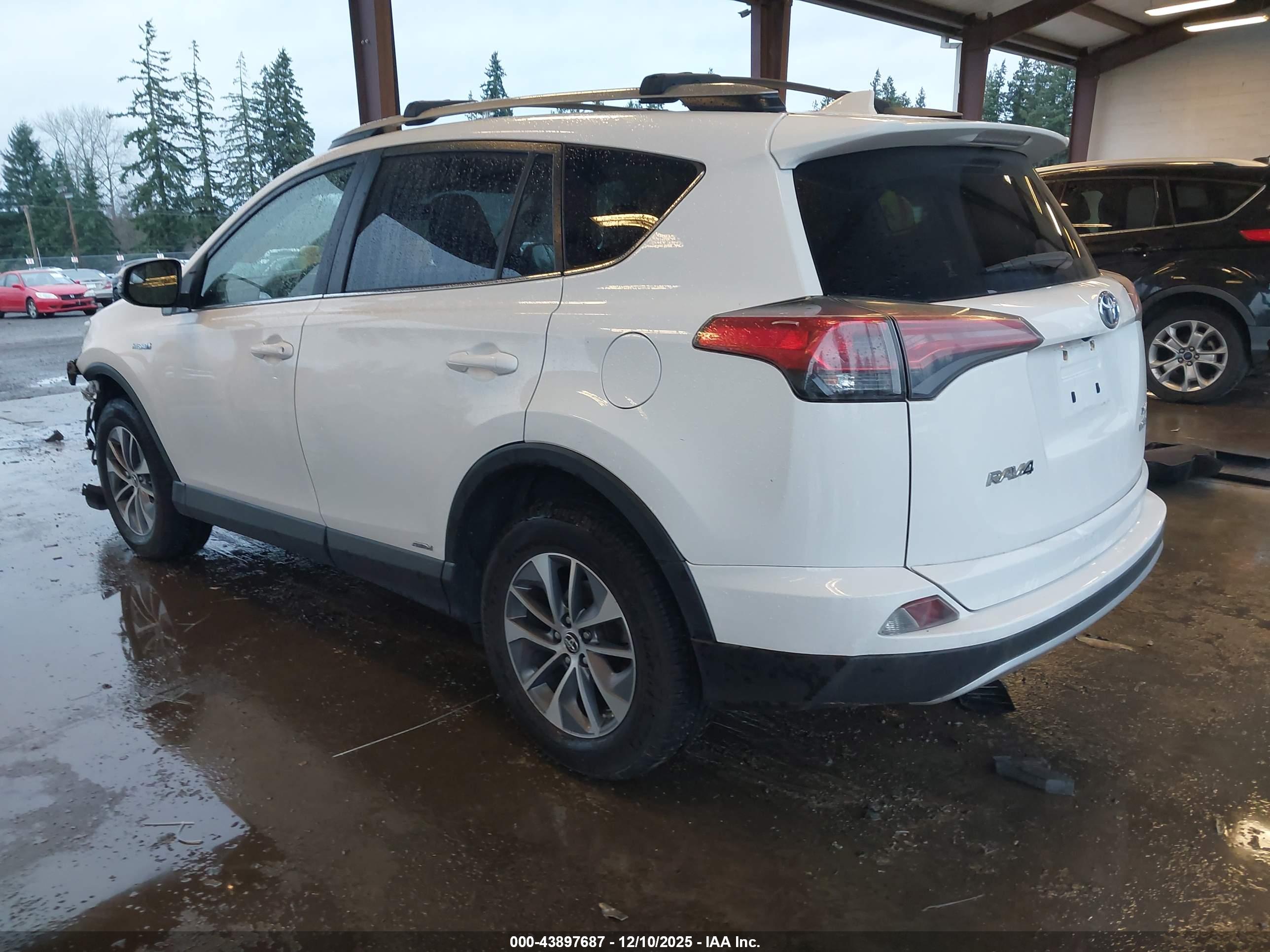 TOYOTA RAV4 image 3