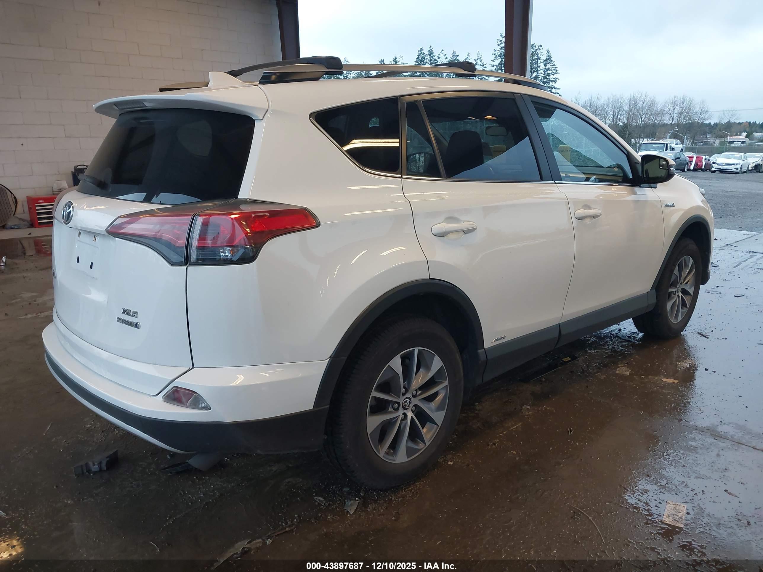 TOYOTA RAV4 image 4