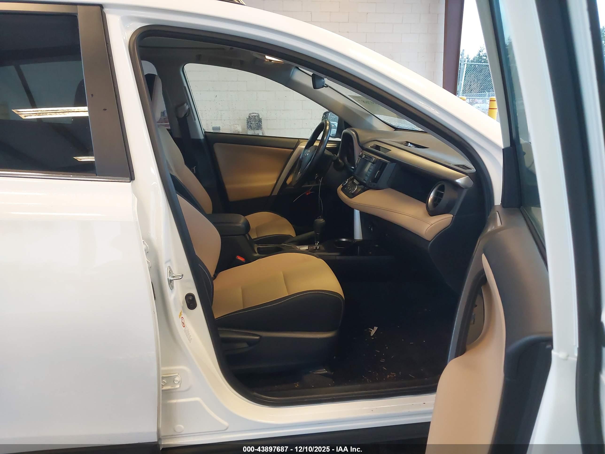 TOYOTA RAV4 image 5
