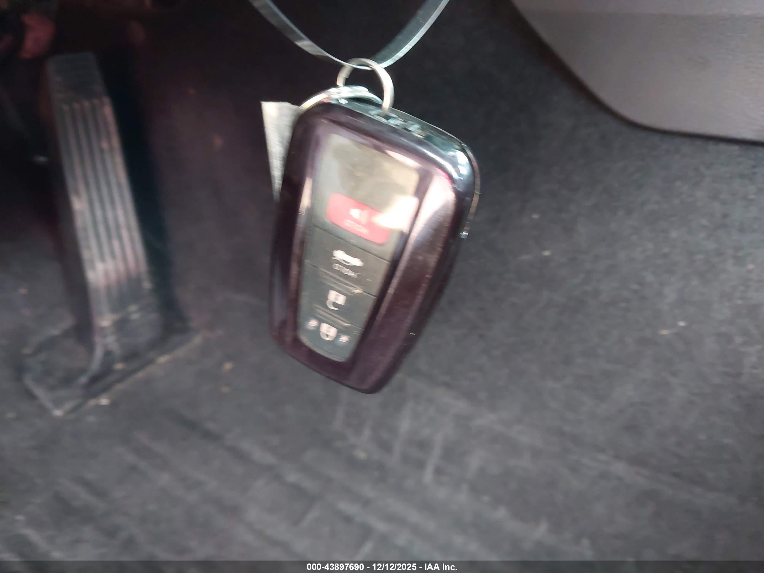 TOYOTA CAMRY image 11